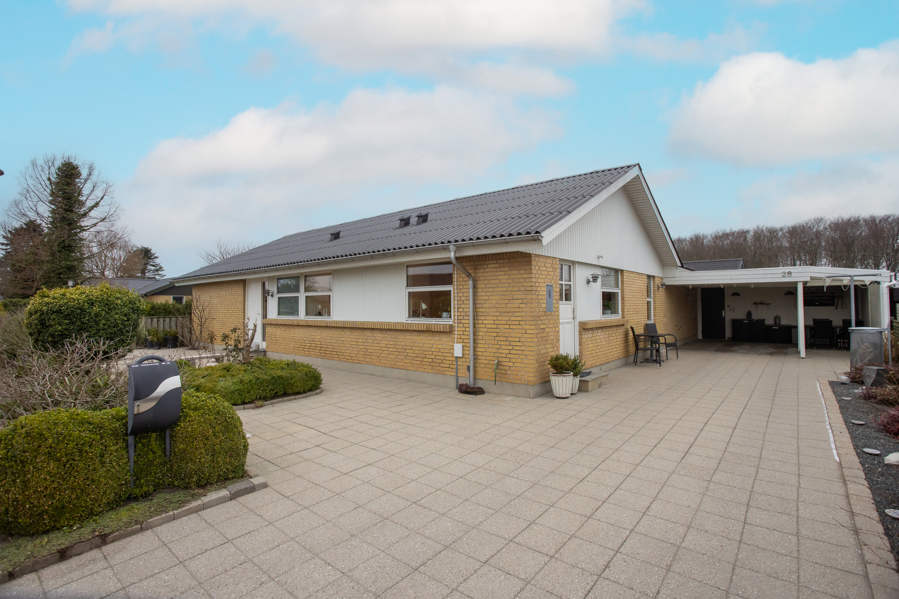 Villa: Ejendommen på Ladehøjvej 28, 8831 Løgstrup