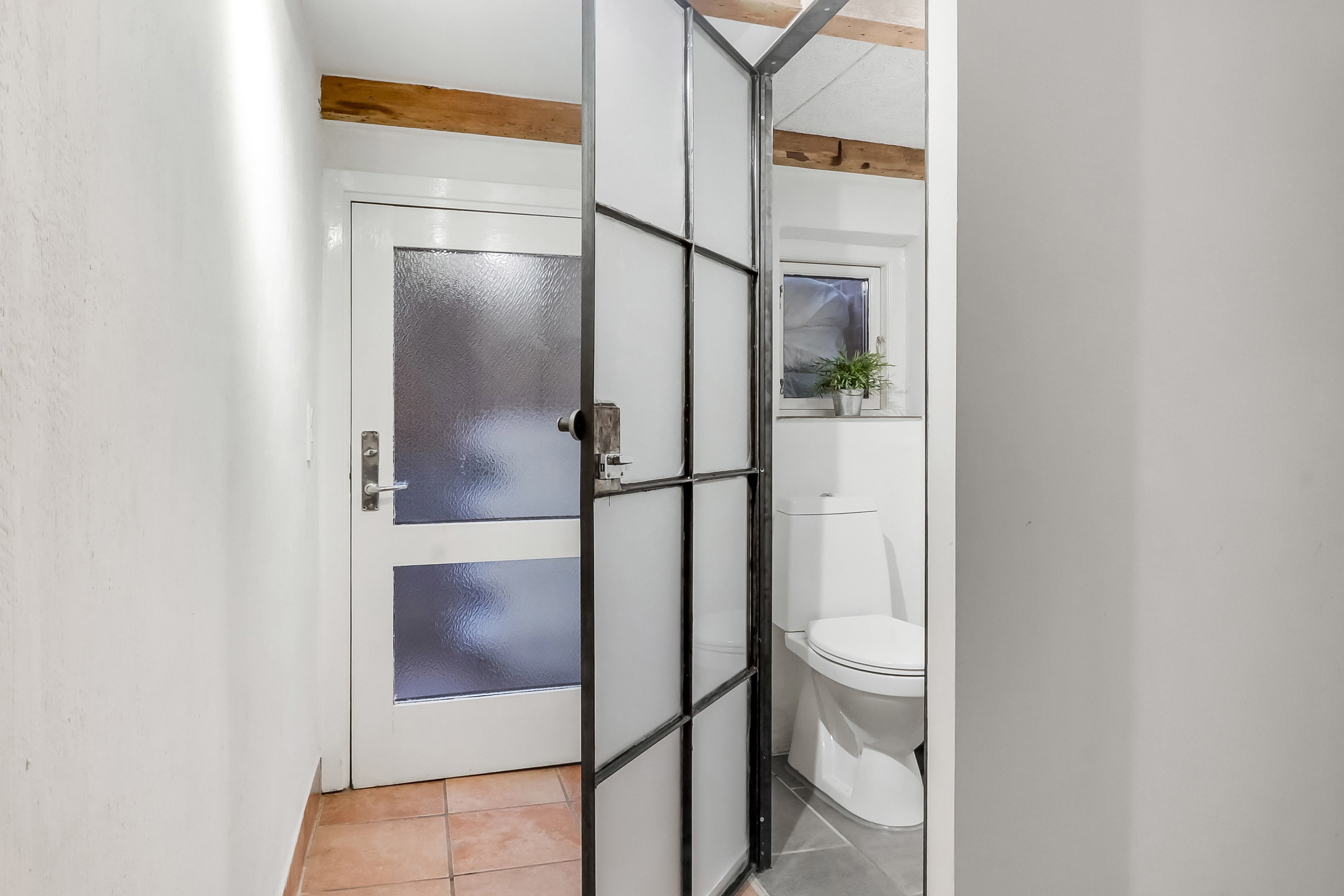 Fremhævet entré billede i fuldskærmstilstand. Billede af Tvedvej 128, Tved, 5700 Svendborg