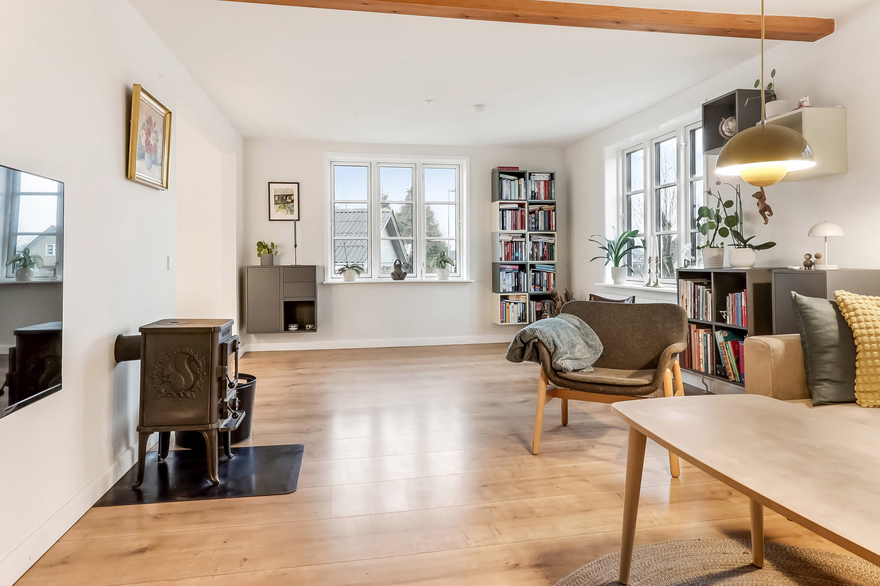 Fremhævet stue billede i fuldskærmstilstand. Billede af Tvedvej 128, Tved, 5700 Svendborg