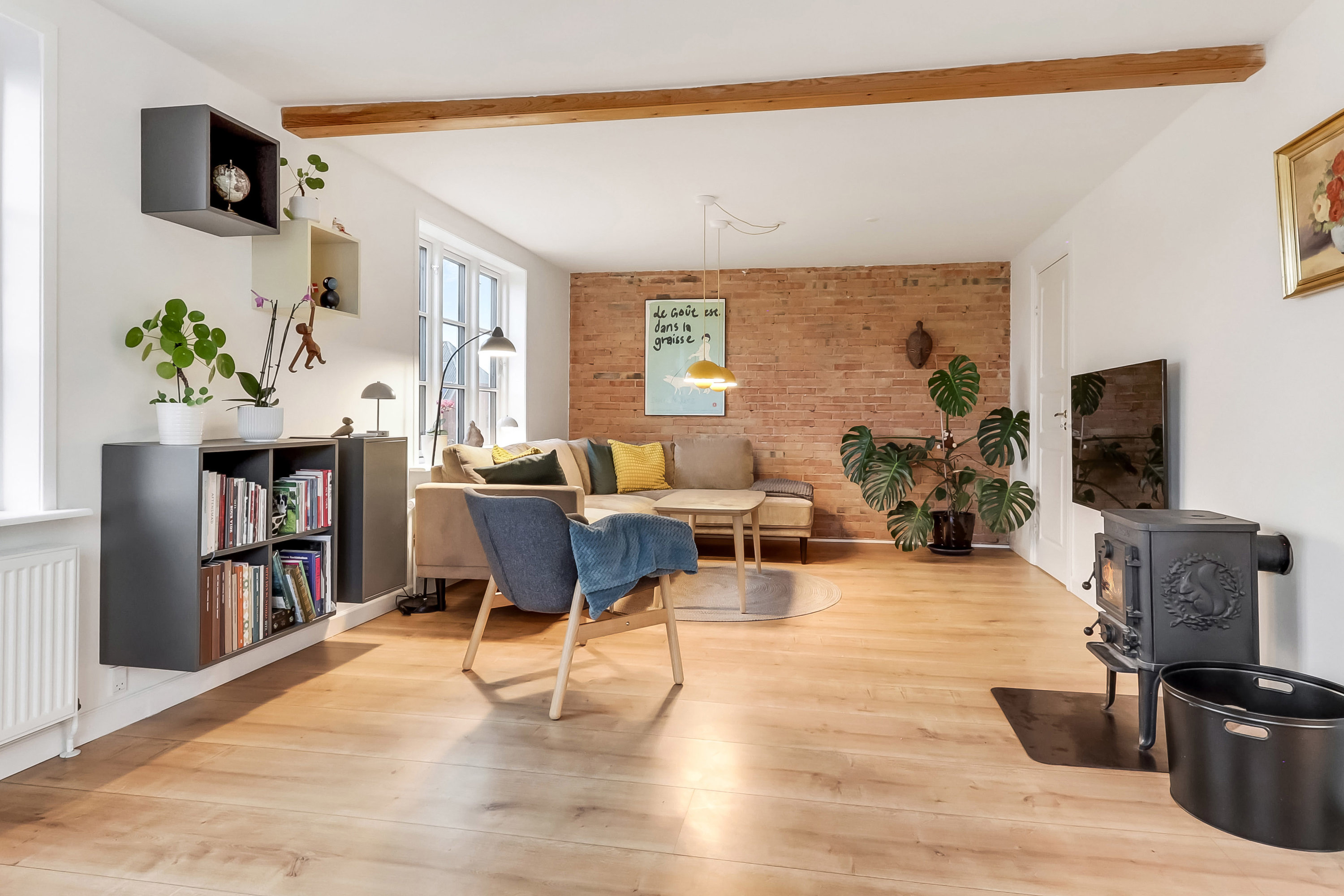 Fremhævet stue billede i fuldskærmstilstand. Billede af Tvedvej 128, Tved, 5700 Svendborg