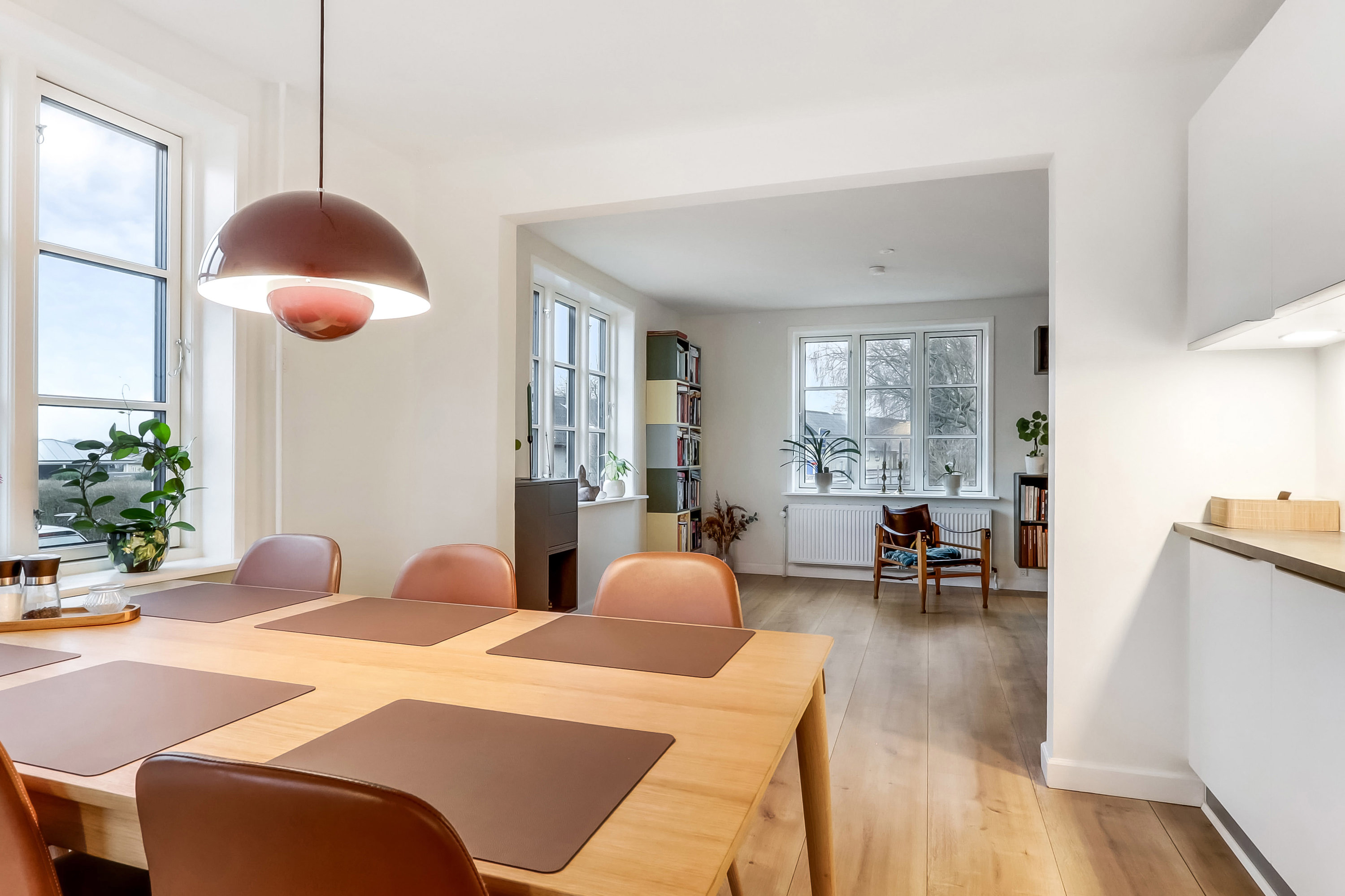 Fremhævet stue billede i fuldskærmstilstand. Billede af Tvedvej 128, Tved, 5700 Svendborg