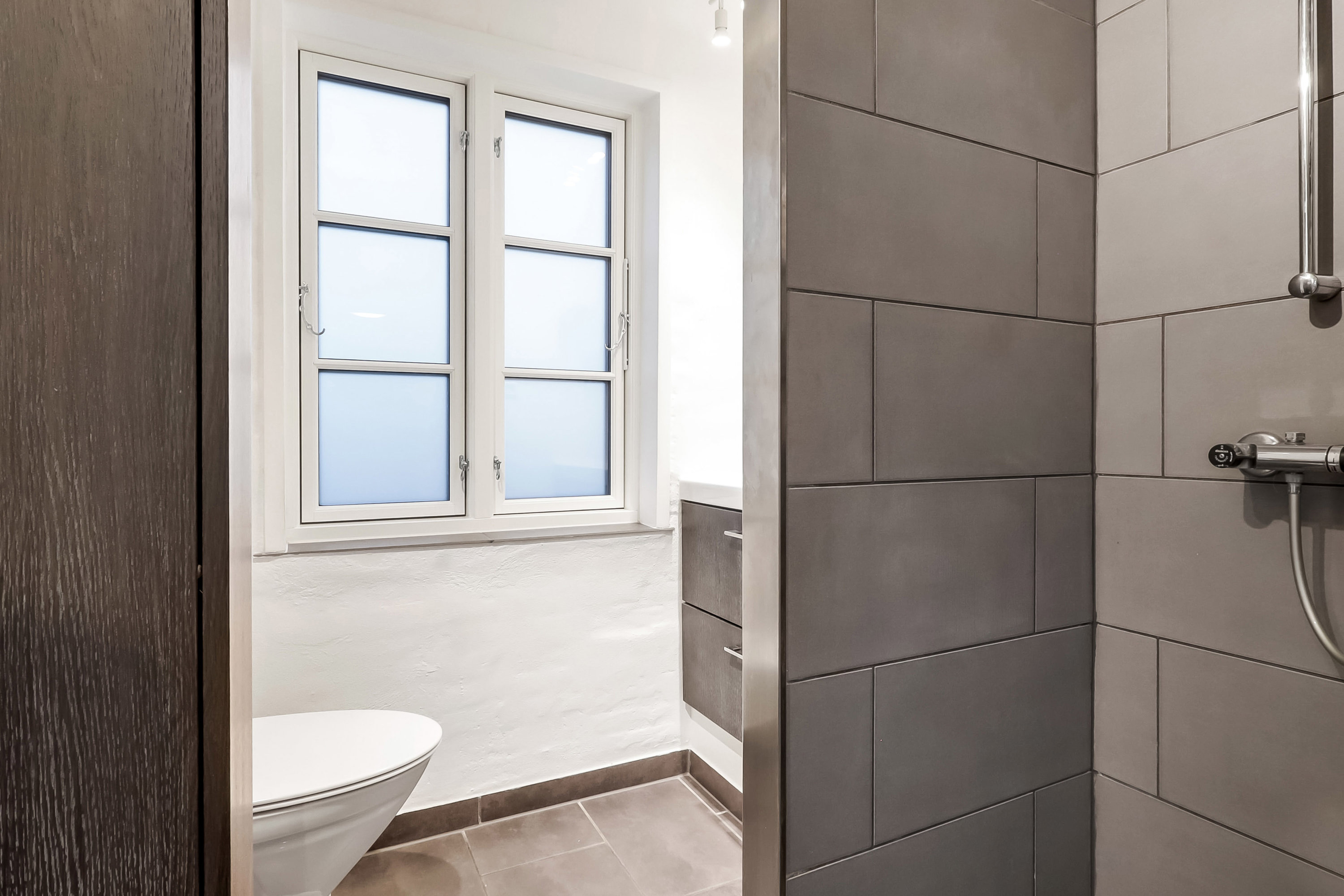 Fremhævet badeværelse billede i fuldskærmstilstand. Billede af Tvedvej 128, Tved, 5700 Svendborg