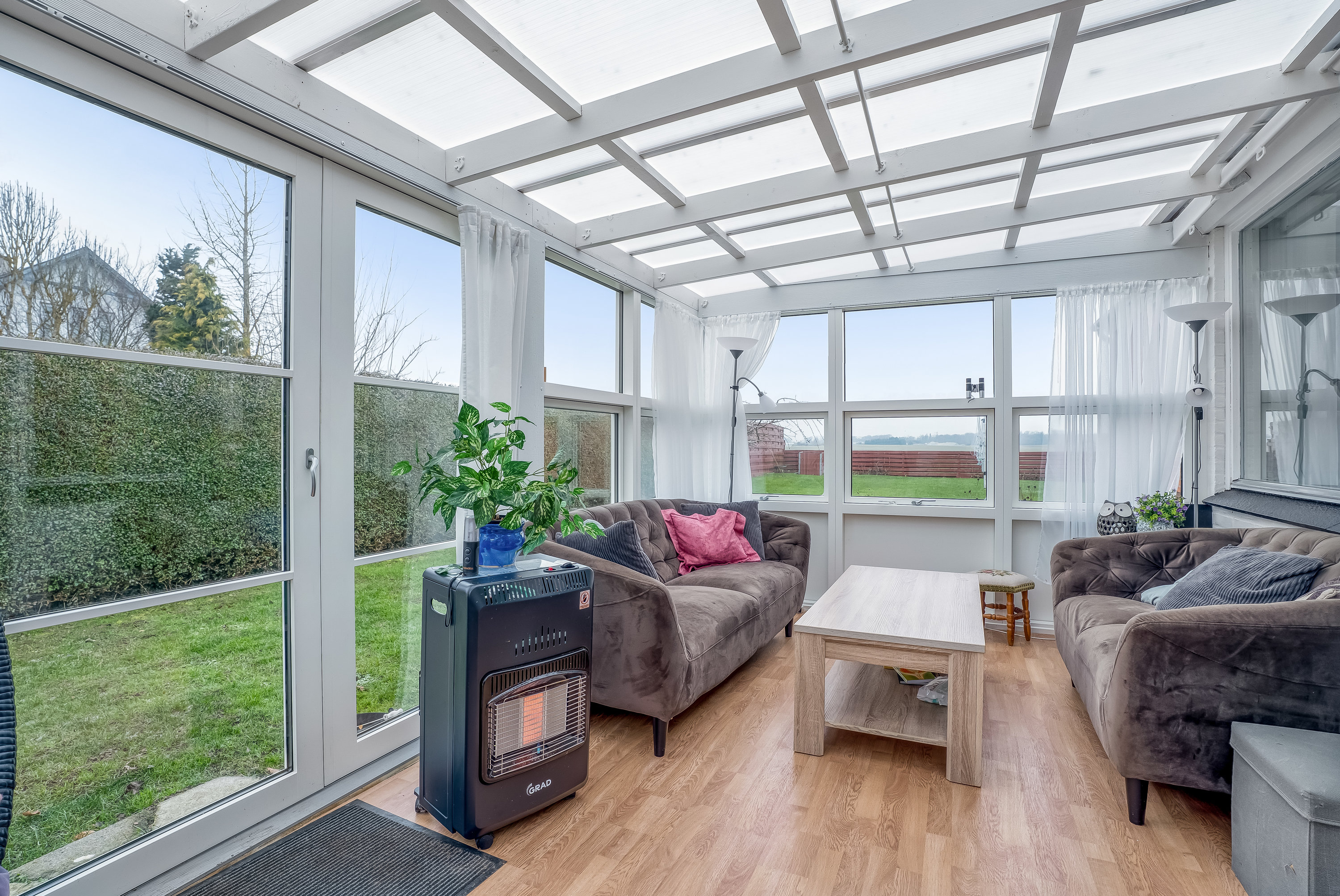 Fremhævet udestue billede i fuldskærmstilstand. Billede af Møllevej 54, 4872 Idestrup