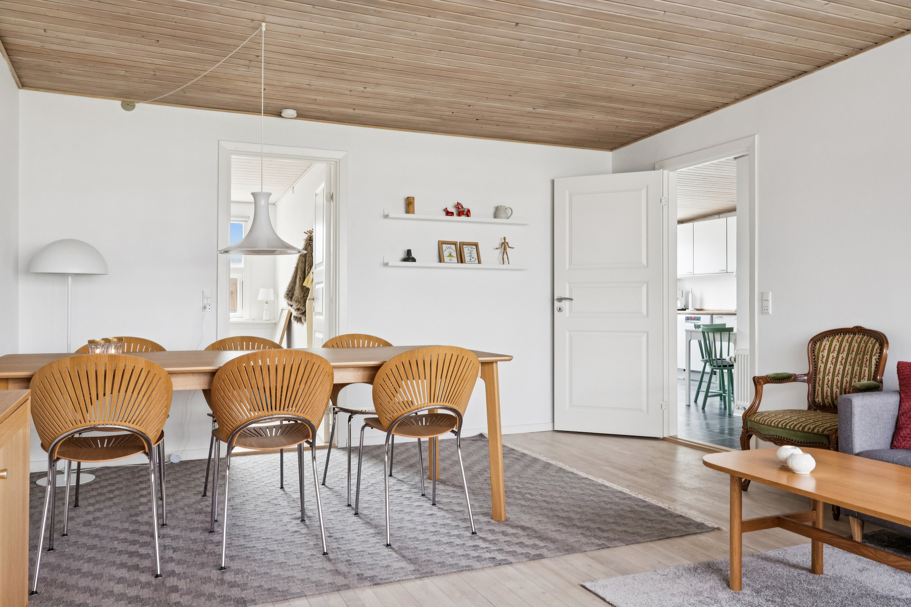 Fremhævet stue billede i fuldskærmstilstand. Billede af Næsbyhave 86, Næsby, 5270 Odense N