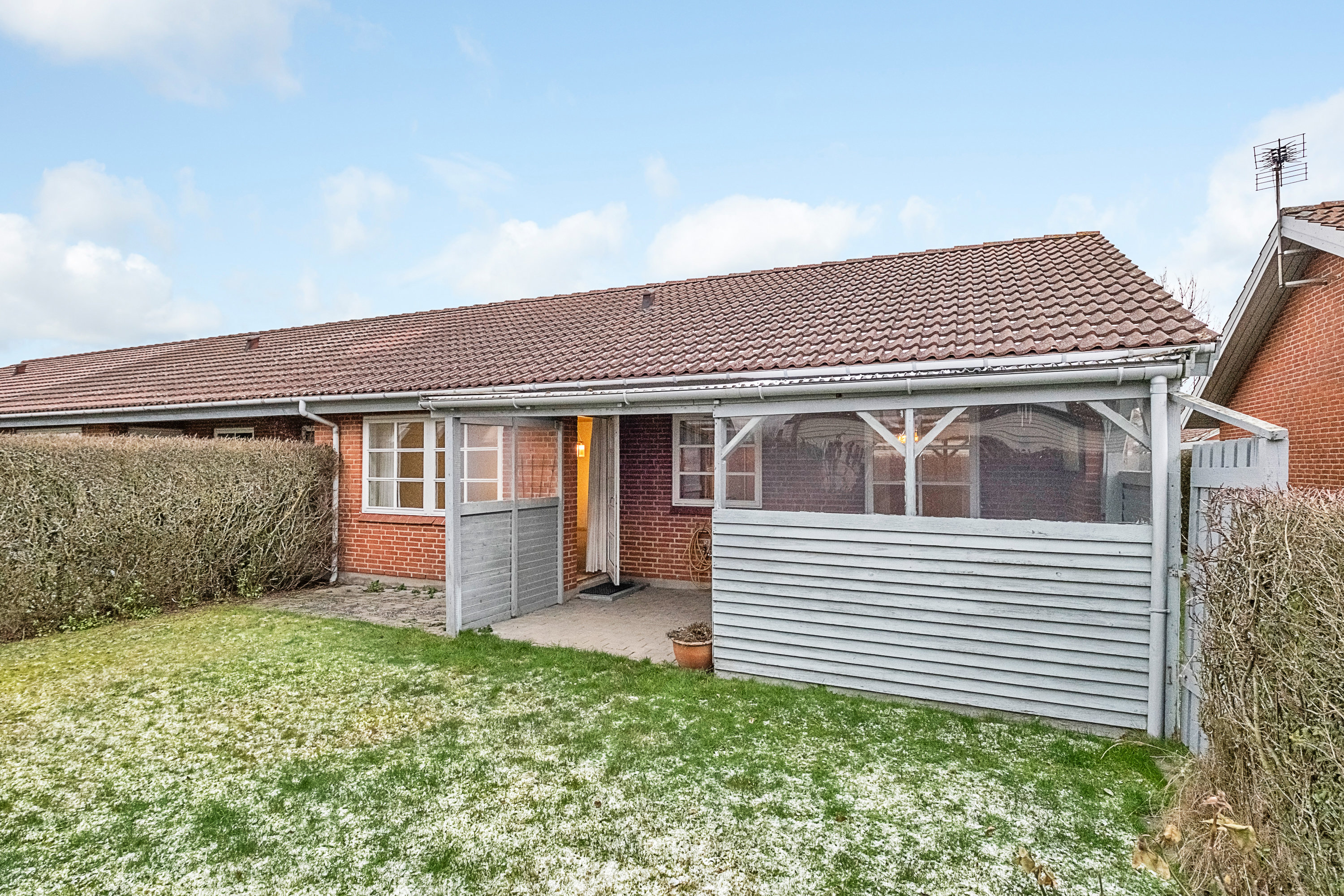 Fremhævet set fra haven billede i fuldskærmstilstand. Billede af Solbærhaven 57, 8520 Lystrup