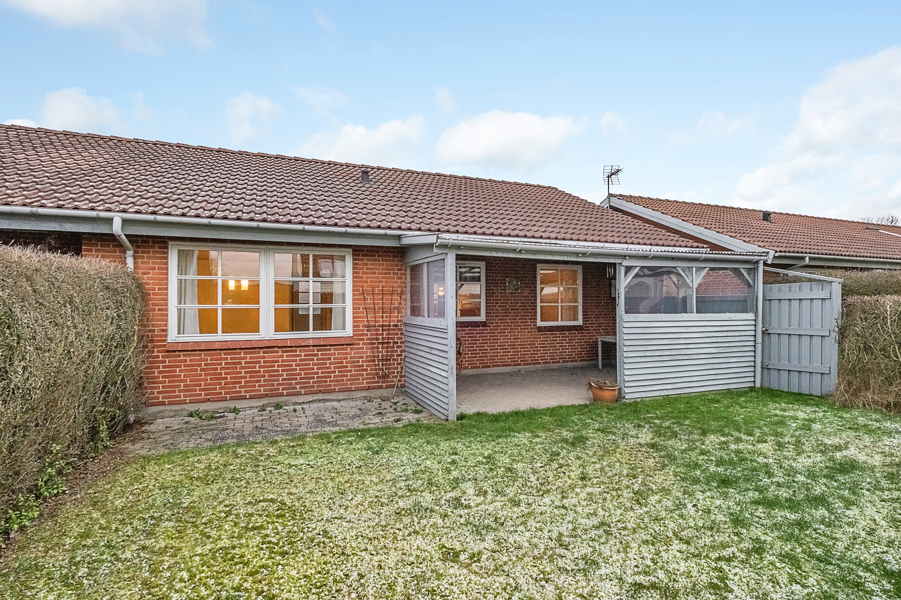 Fremhævet set fra haven billede i fuldskærmstilstand. Billede af Solbærhaven 57, 8520 Lystrup