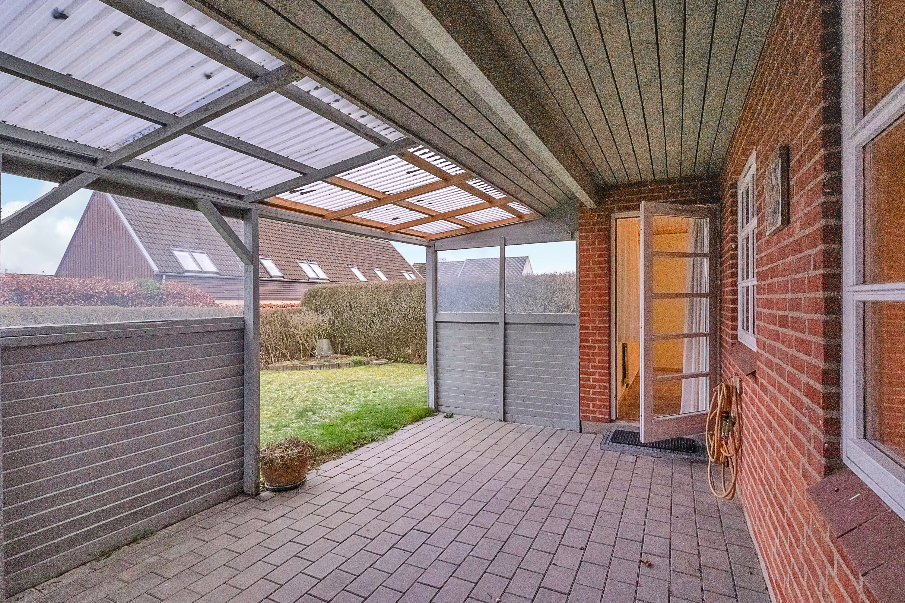 Fremhævet overdækket terrasse billede i fuldskærmstilstand. Billede af Solbærhaven 57, 8520 Lystrup