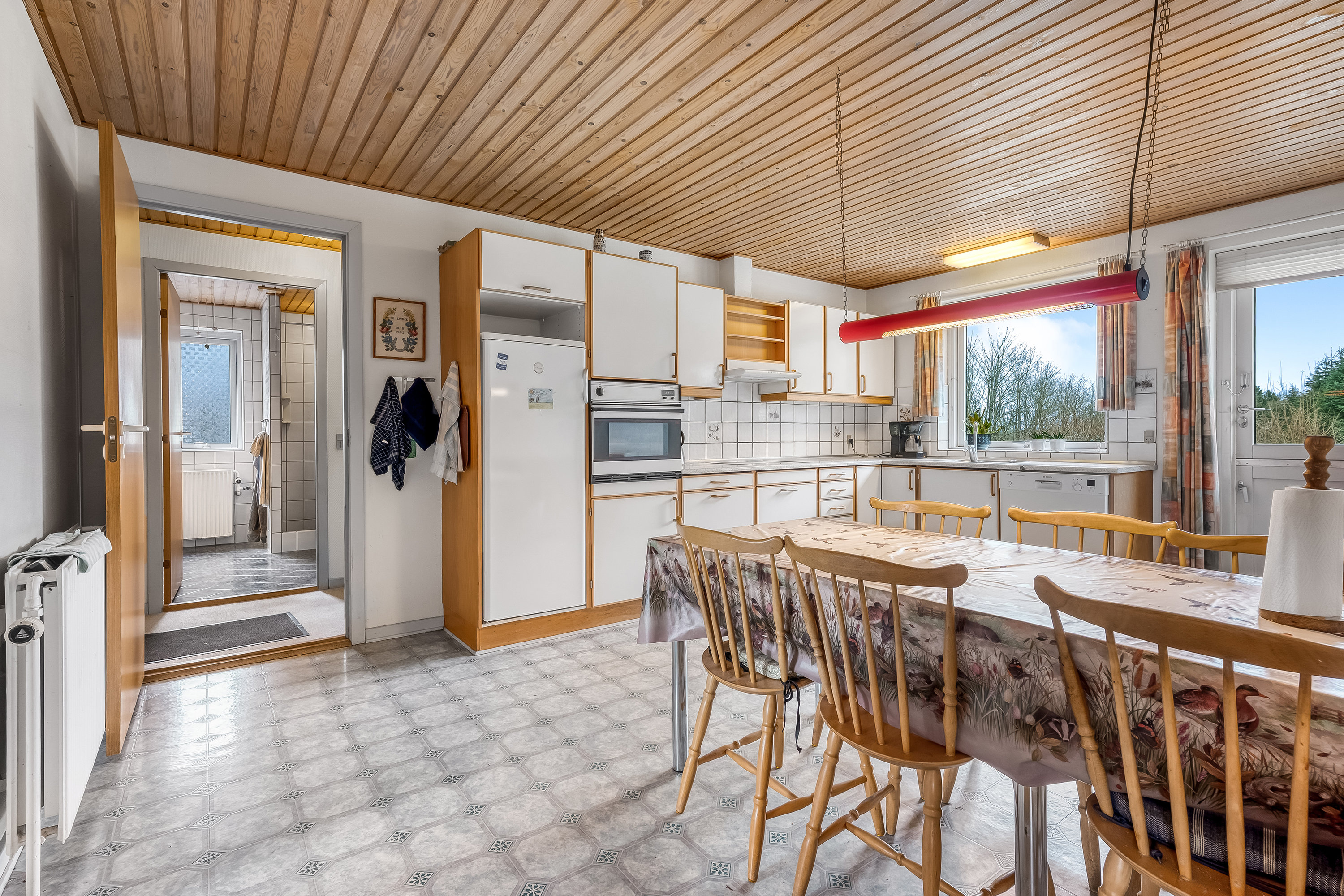 Fremhævet køkken billede i fuldskærmstilstand. Billede af Fuglebakken 12, Herrup, 7830 Vinderup