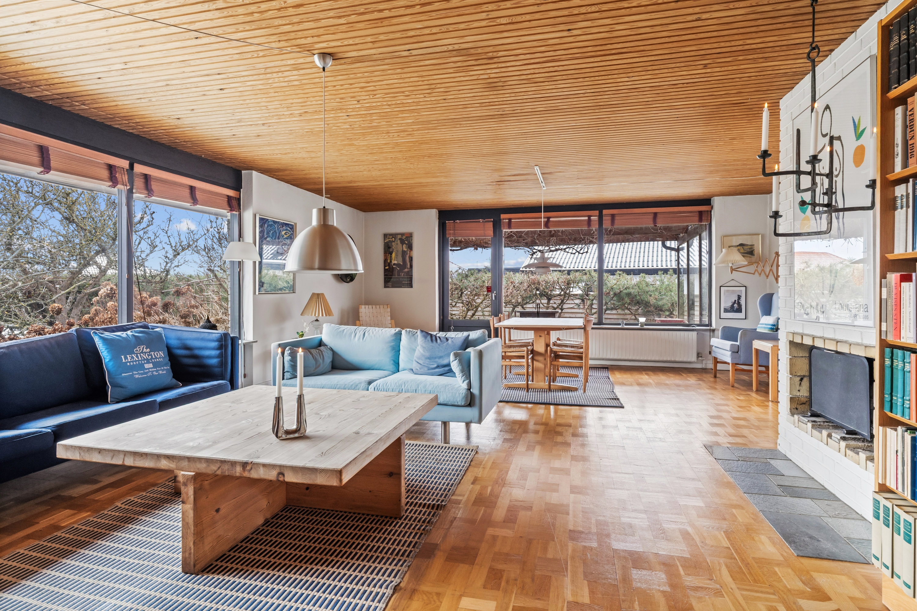 Fremhævet stue billede i fuldskærmstilstand. Billede af Bavnevangen 19, 9210 Aalborg SØ