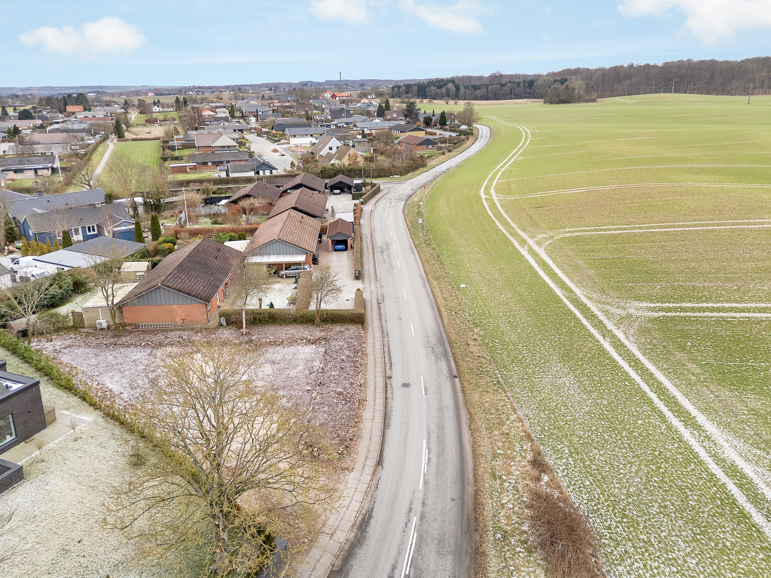 Fremhævet luftfoto billede i fuldskærmstilstand. Billede af Elsted Byvej 10B, 8520 Lystrup