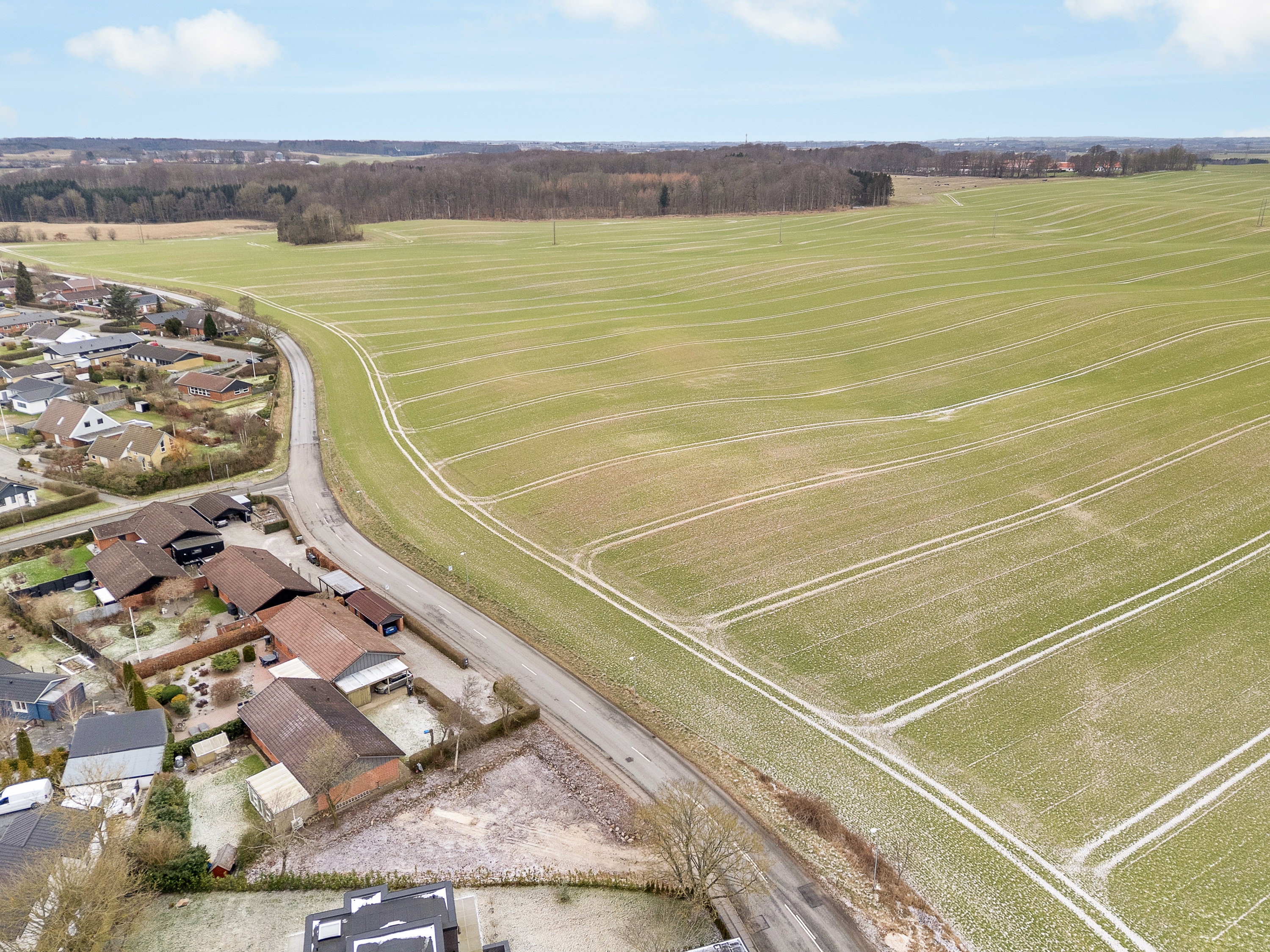 Fremhævet luftfoto billede i fuldskærmstilstand. Billede af Elsted Byvej 10B, 8520 Lystrup