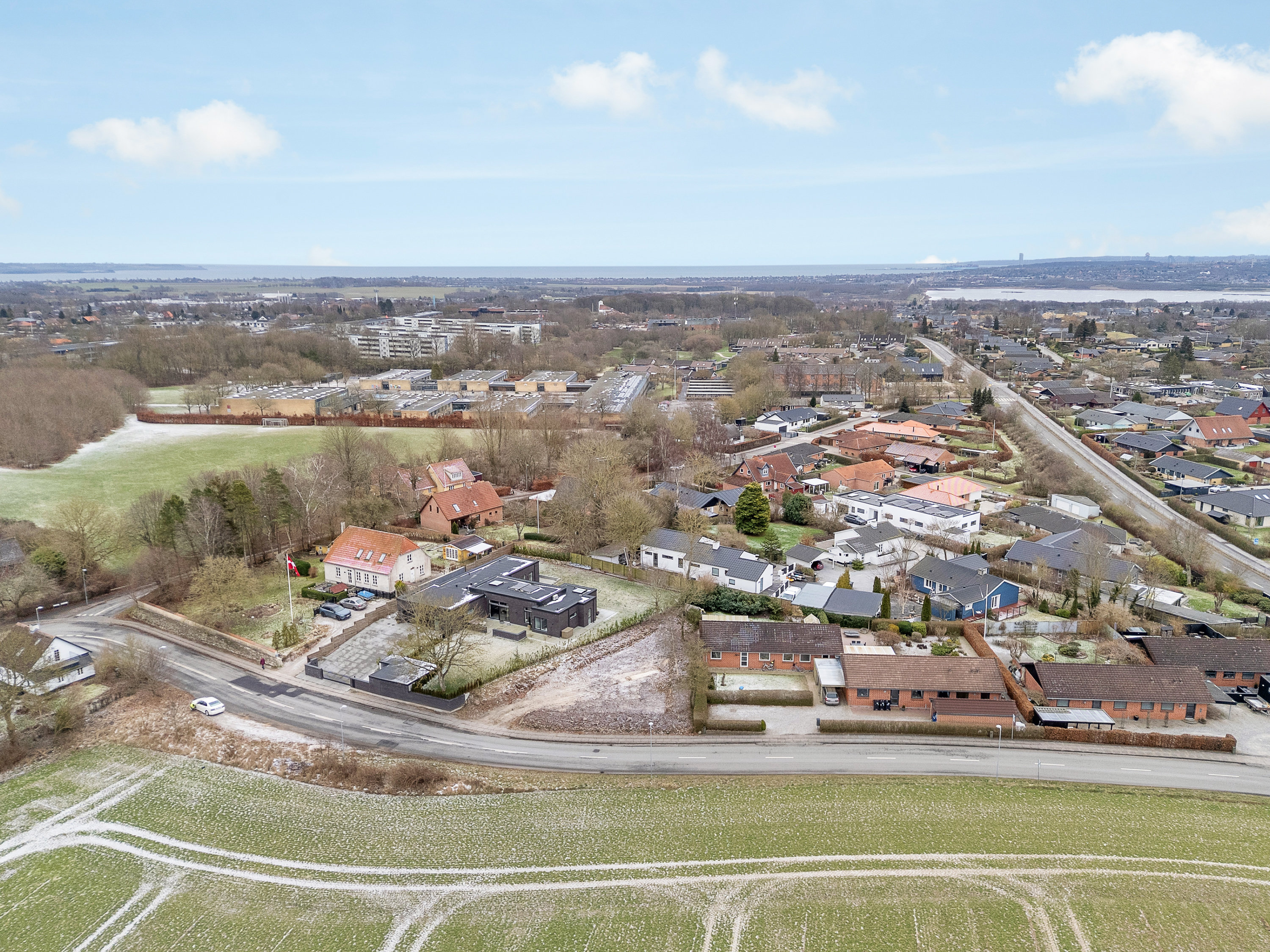 Fremhævet luftfoto billede i fuldskærmstilstand. Billede af Elsted Byvej 10B, 8520 Lystrup