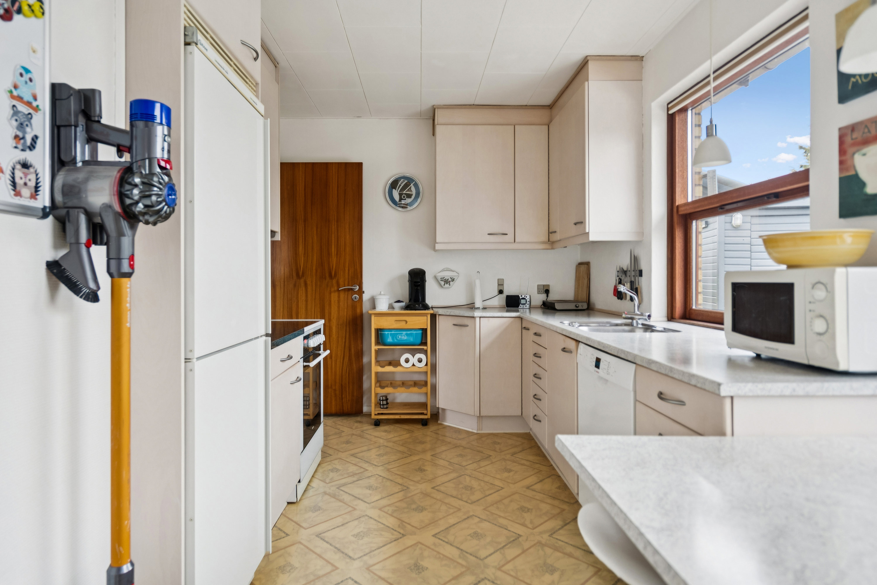 Miniaturebillede 1: køkken. Billede af Søndervænget 45, 8732 Hovedgård