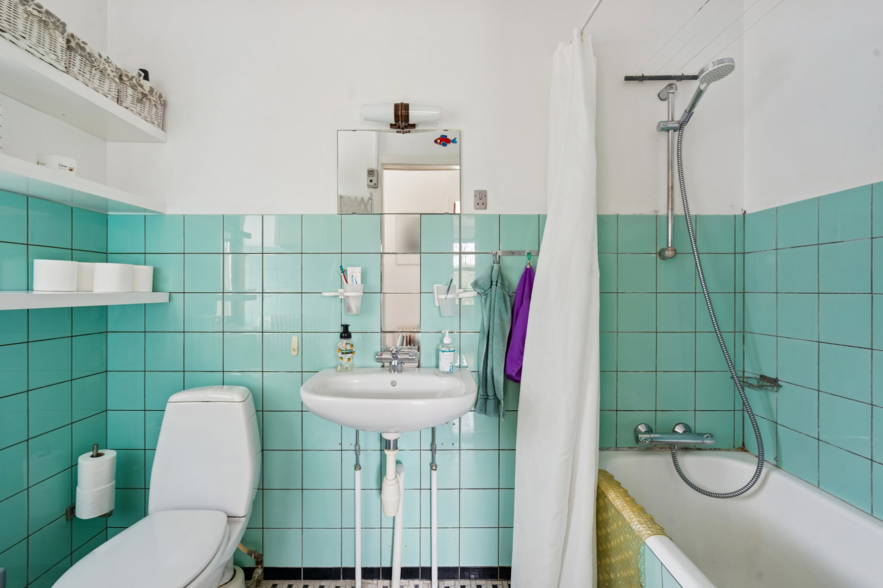 Fremhævet badeværelse billede i fuldskærmstilstand. Billede af Søndervænget 45, 8732 Hovedgård