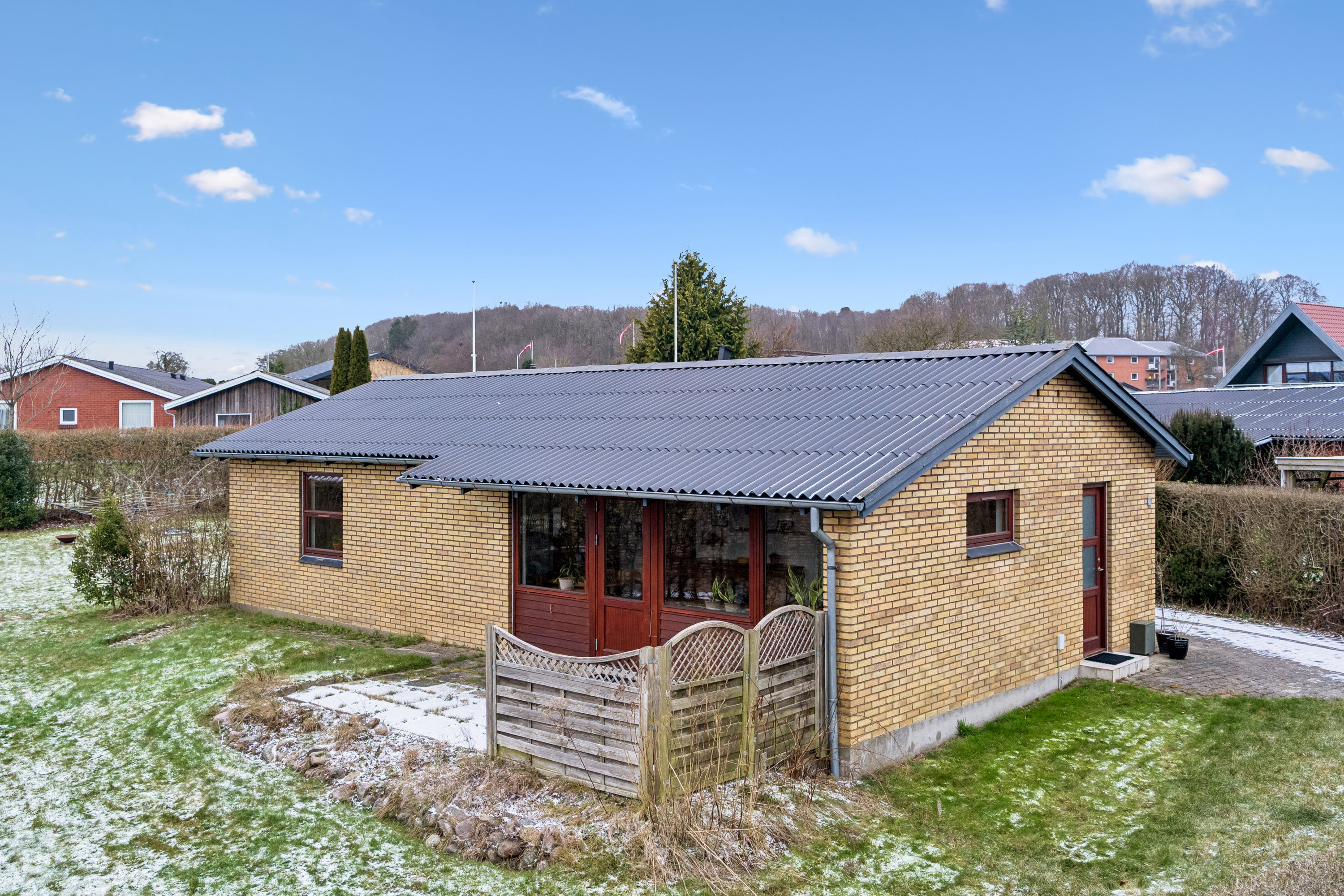 Villa: Ejendommen på Søndervænget 45, 8732 Hovedgård