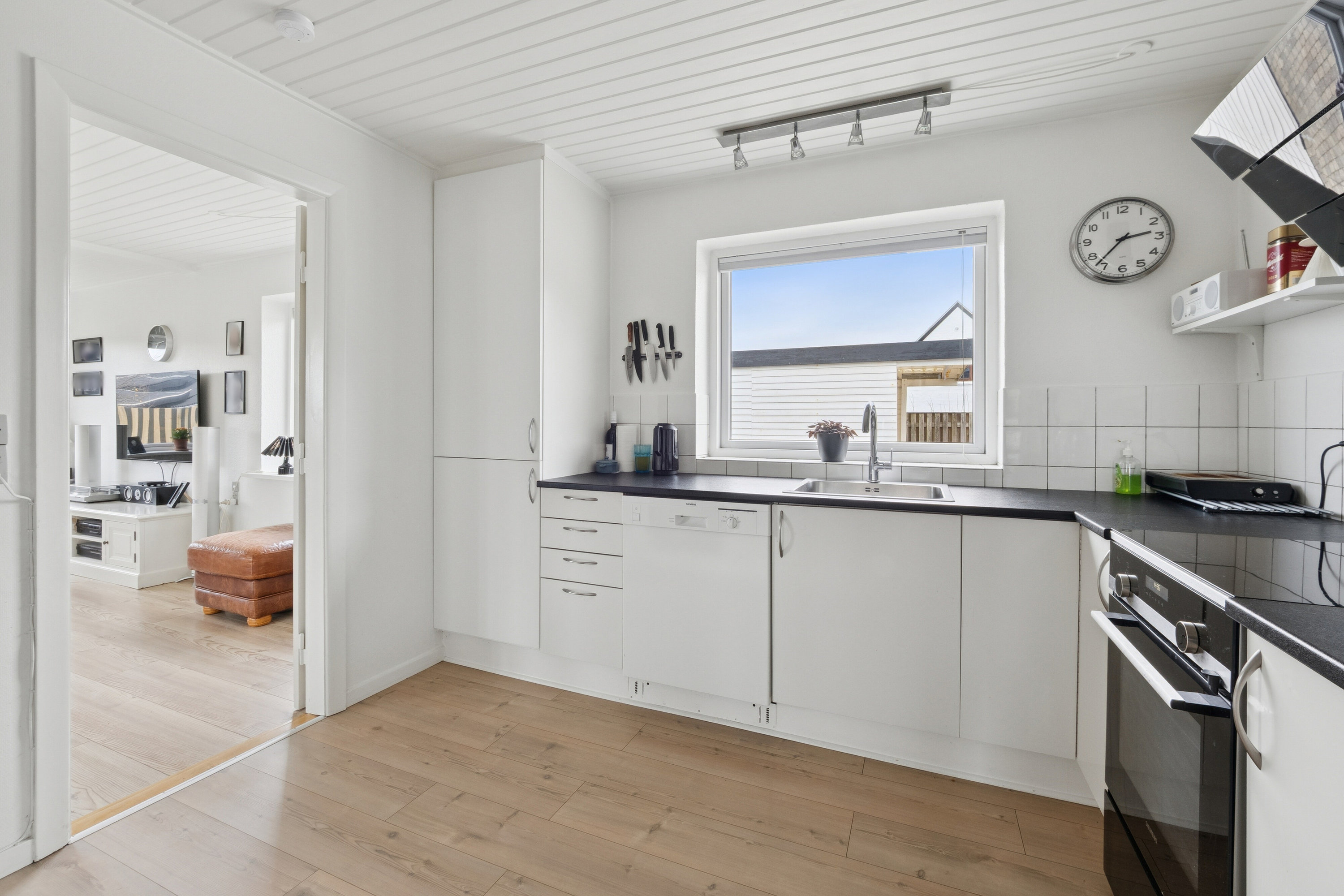 Fremhævet køkken billede i fuldskærmstilstand. Billede af Ørgårdssti 10, Klitmøller, 7700 Thisted