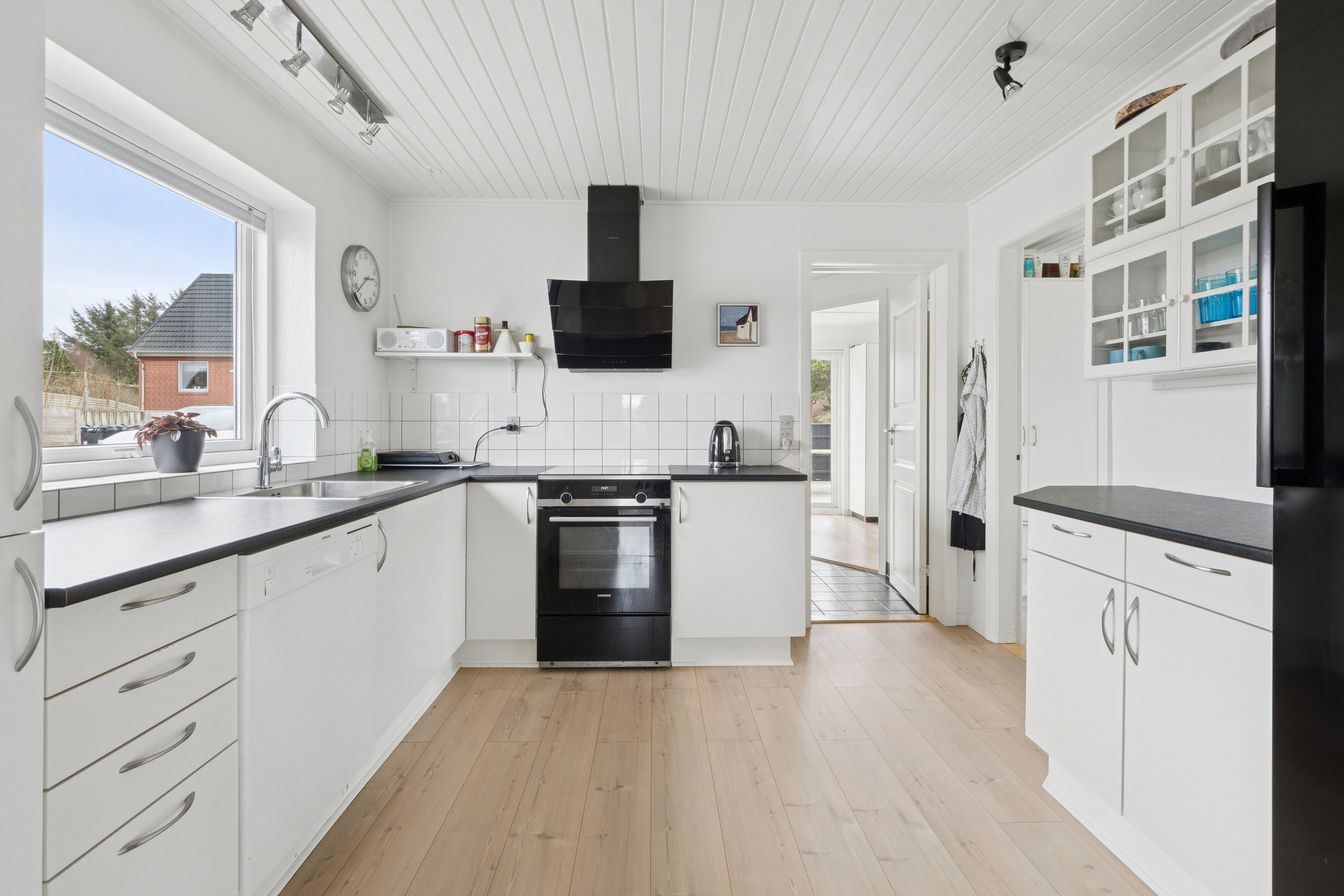 Fremhævet køkken billede i fuldskærmstilstand. Billede af Ørgårdssti 10, Klitmøller, 7700 Thisted