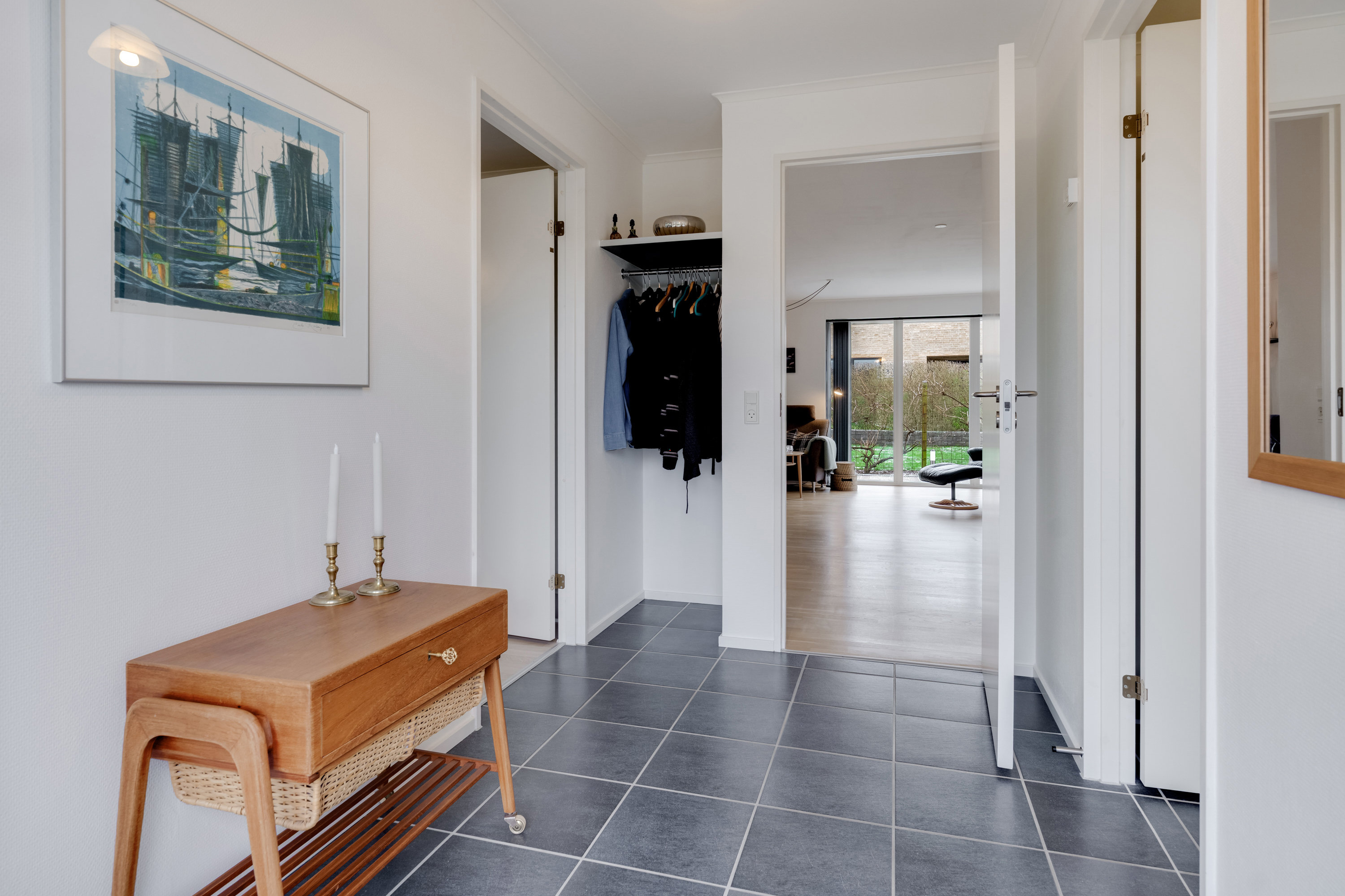 Fremhævet gang billede i fuldskærmstilstand. Billede af Rømøvænget 171, 5500 Middelfart