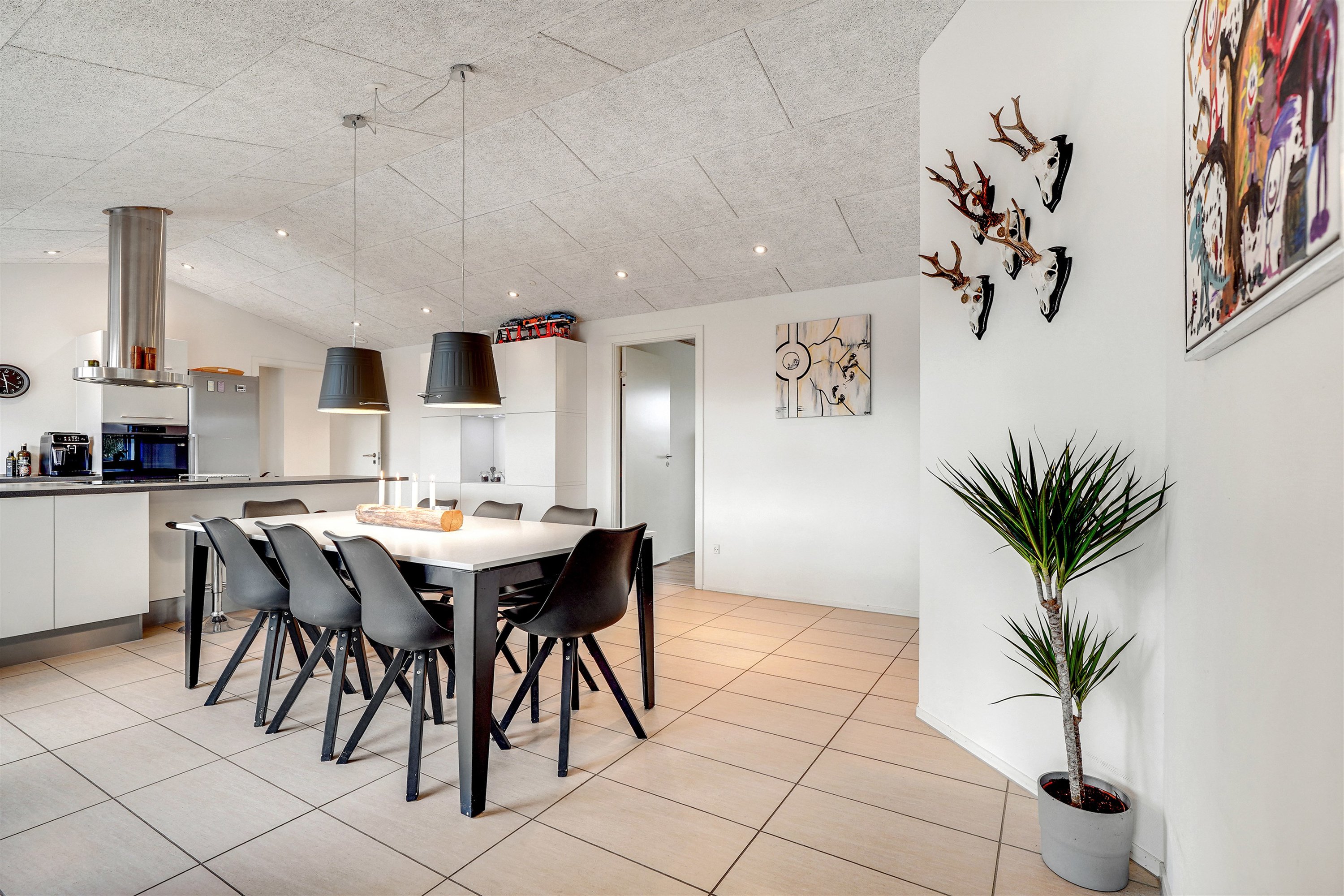 Fremhævet alrum billede i fuldskærmstilstand. Billede af Lillevang 100, 7190 Billund