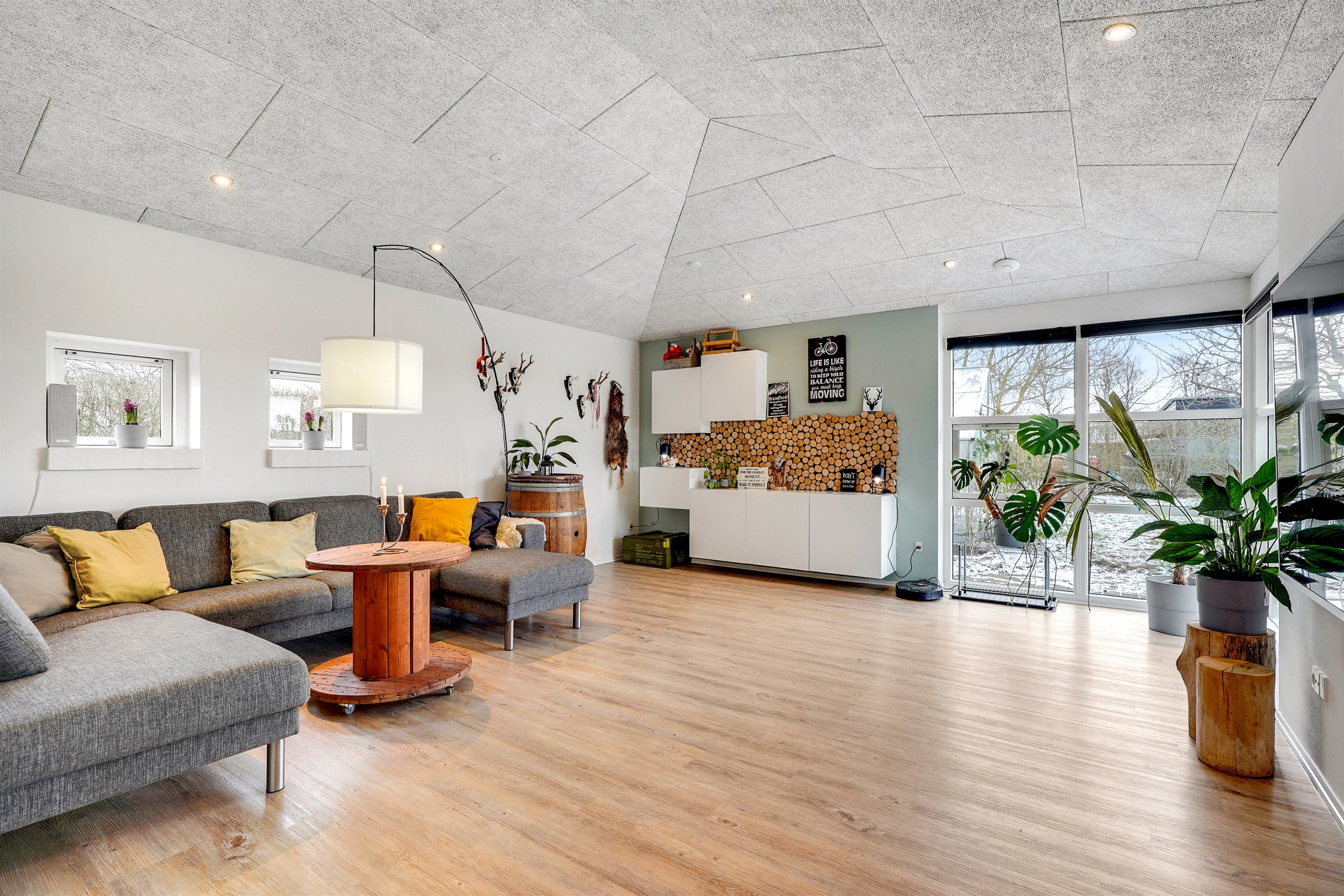 Fremhævet stue billede i fuldskærmstilstand. Billede af Lillevang 100, 7190 Billund