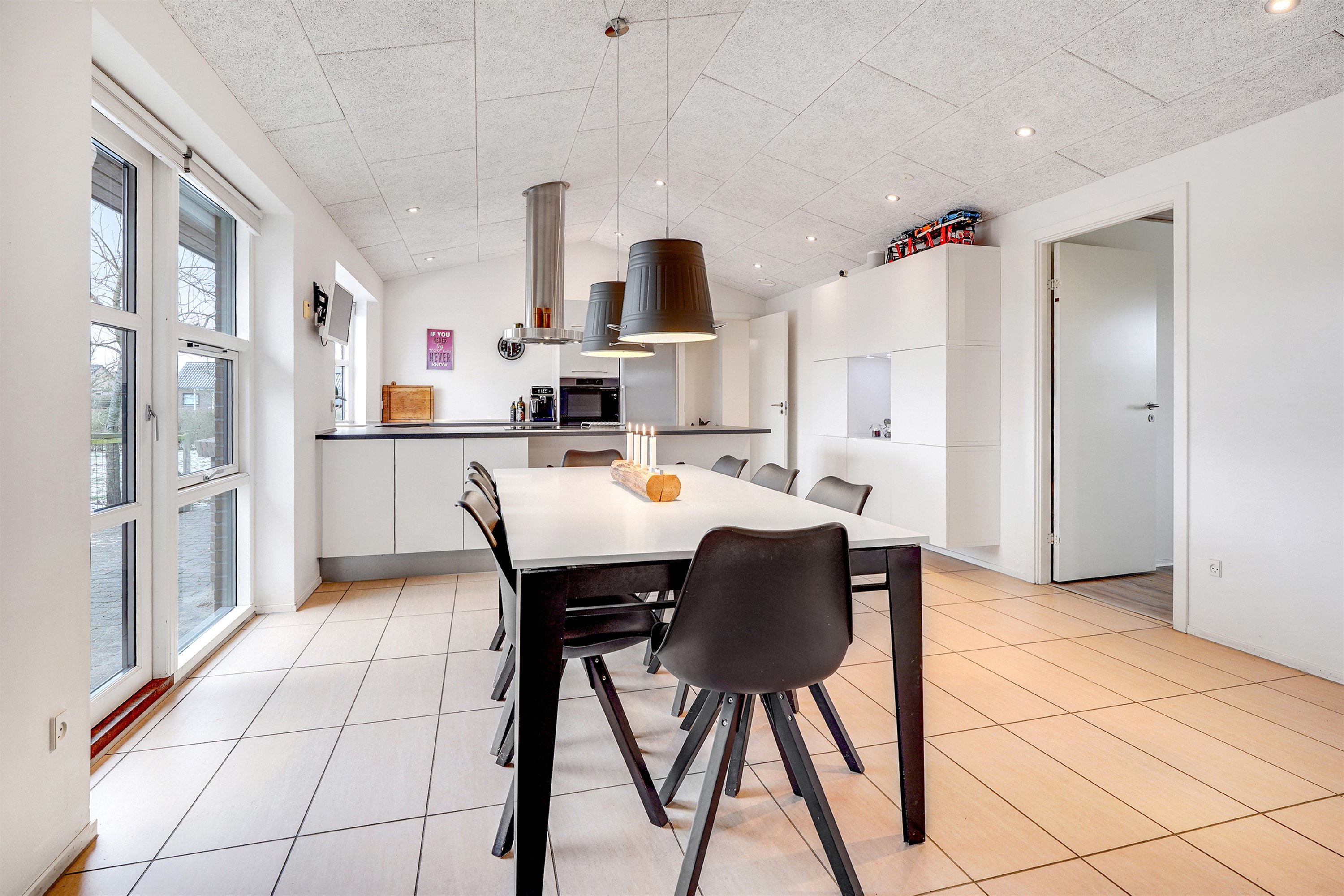 Fremhævet alrum billede i fuldskærmstilstand. Billede af Lillevang 100, 7190 Billund