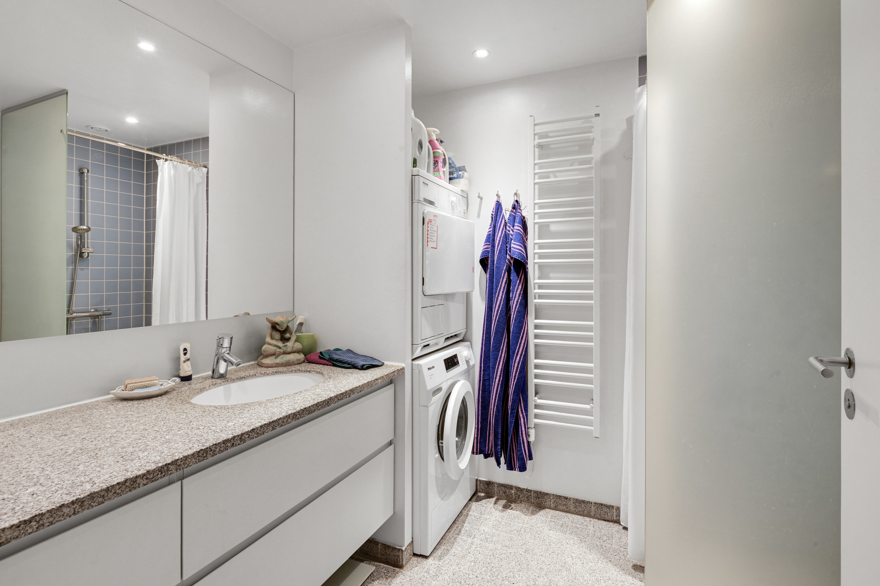 Fremhævet andet billede i fuldskærmstilstand. Billede af Porcelænshaven 4G, st.. th., 2000 Frederiksberg