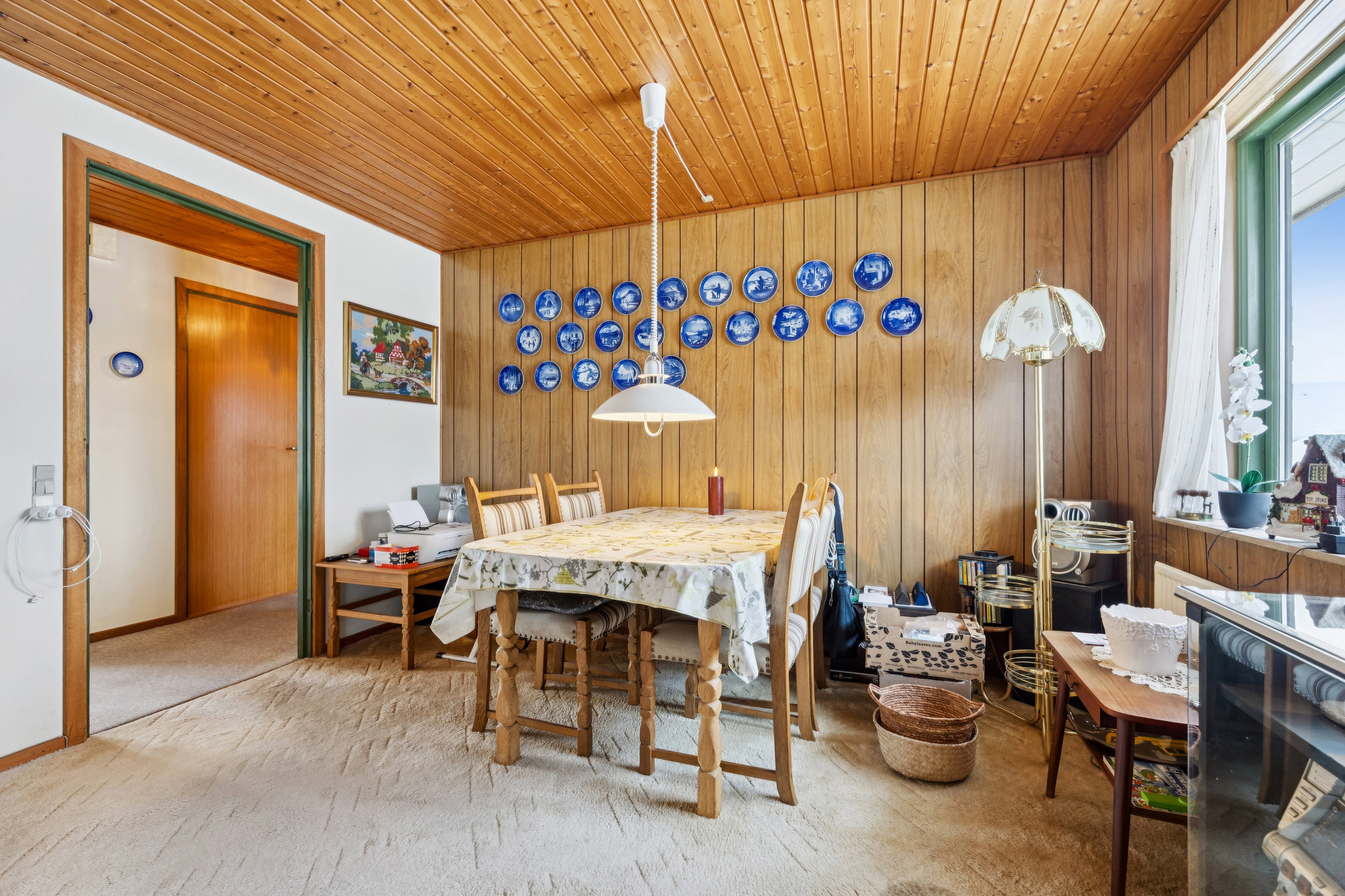 Fremhævet stue billede i fuldskærmstilstand. Billede af Rugvænget 22, 4270 Høng