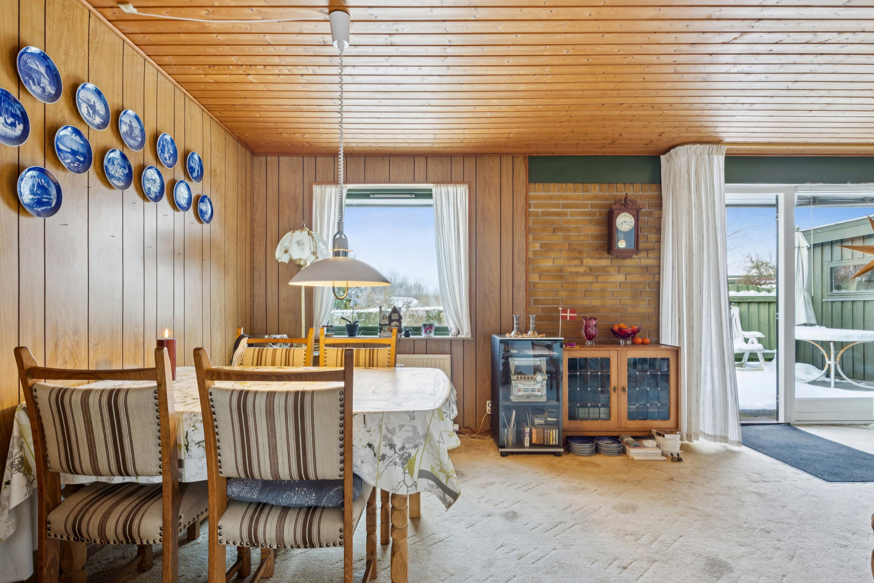 Fremhævet stue billede i fuldskærmstilstand. Billede af Rugvænget 22, 4270 Høng