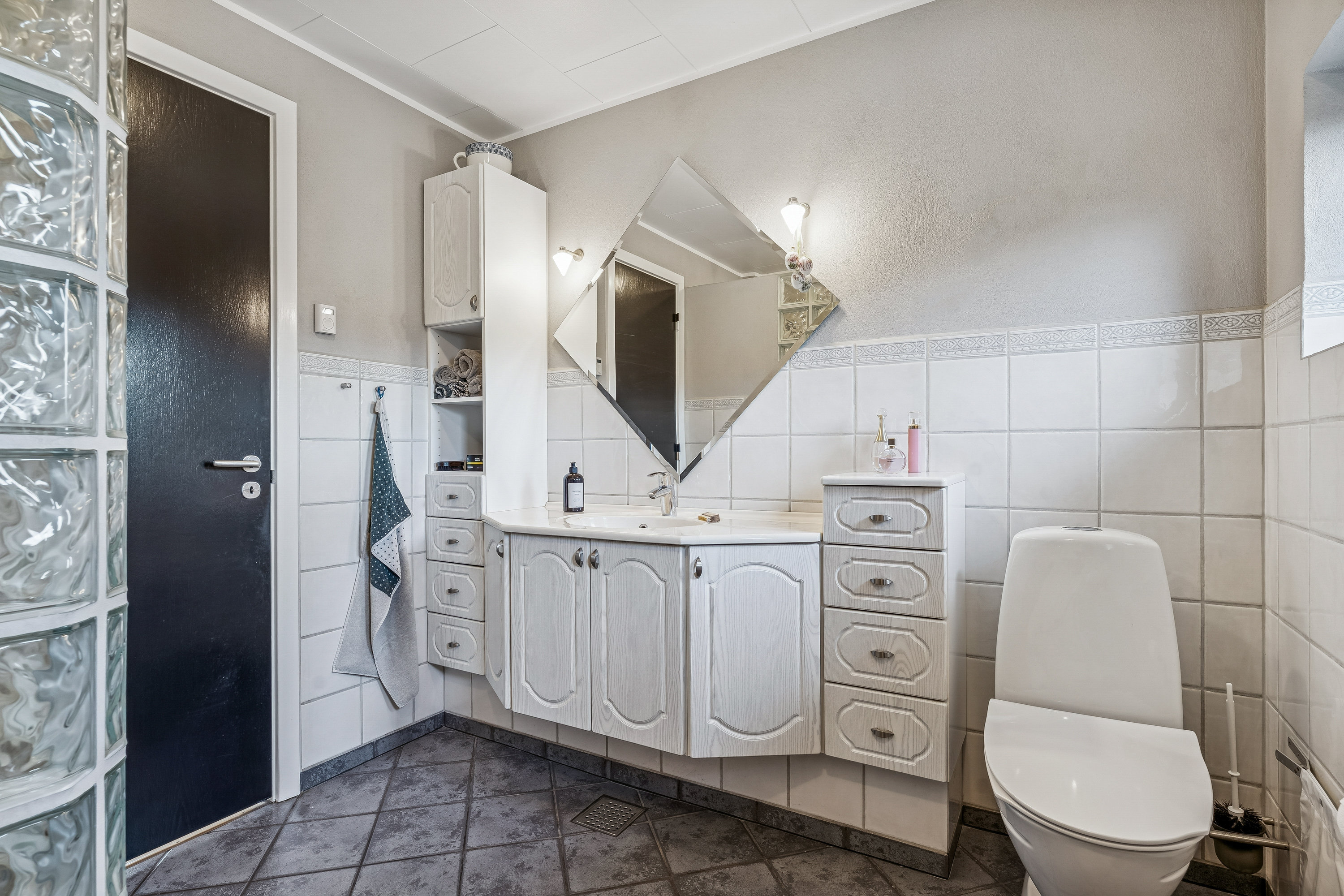 Fremhævet badeværelse billede i fuldskærmstilstand. Billede af Højvangen 7, 8700 Horsens