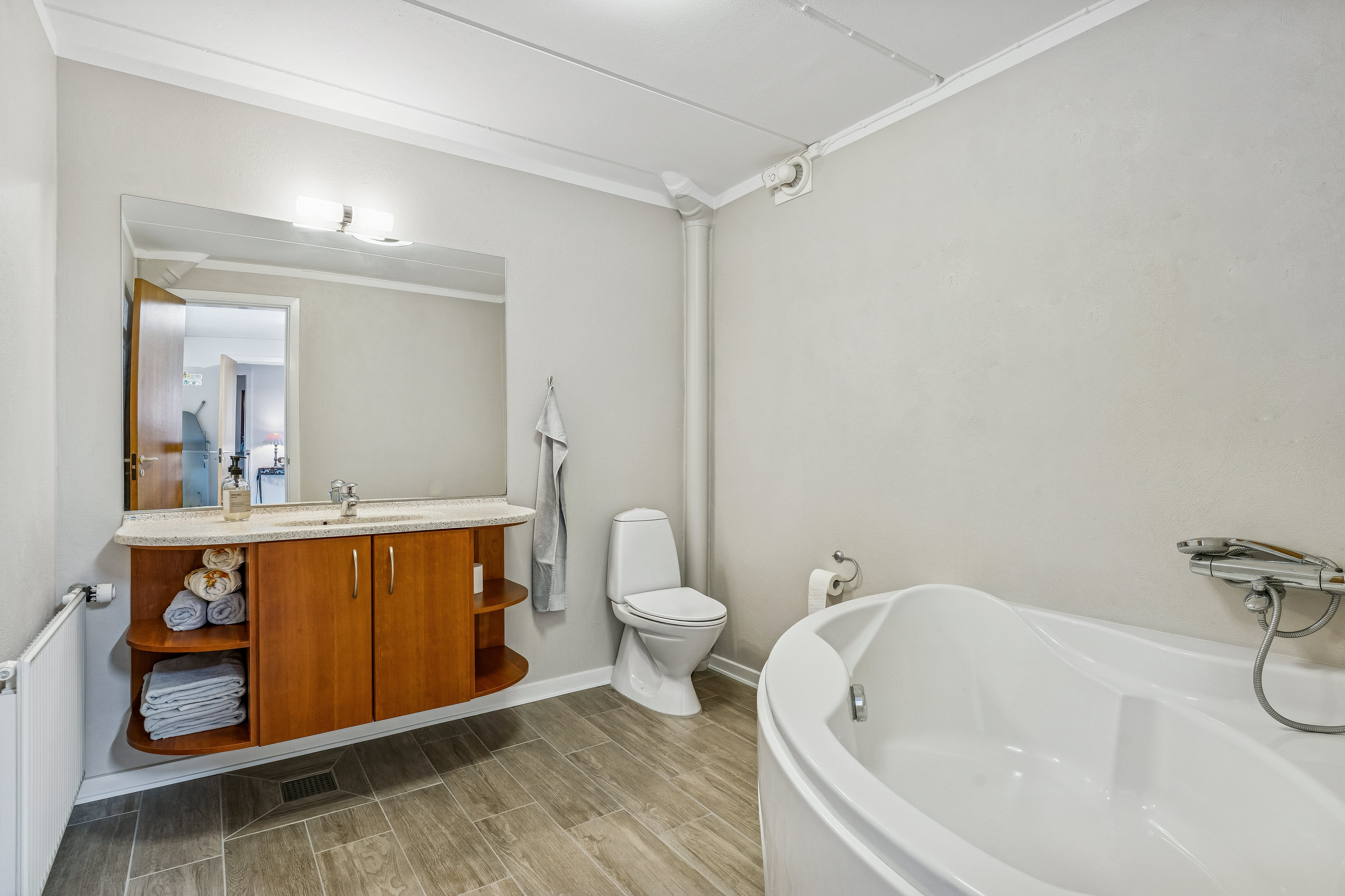 Fremhævet badeværelse billede i fuldskærmstilstand. Billede af Højvangen 7, 8700 Horsens