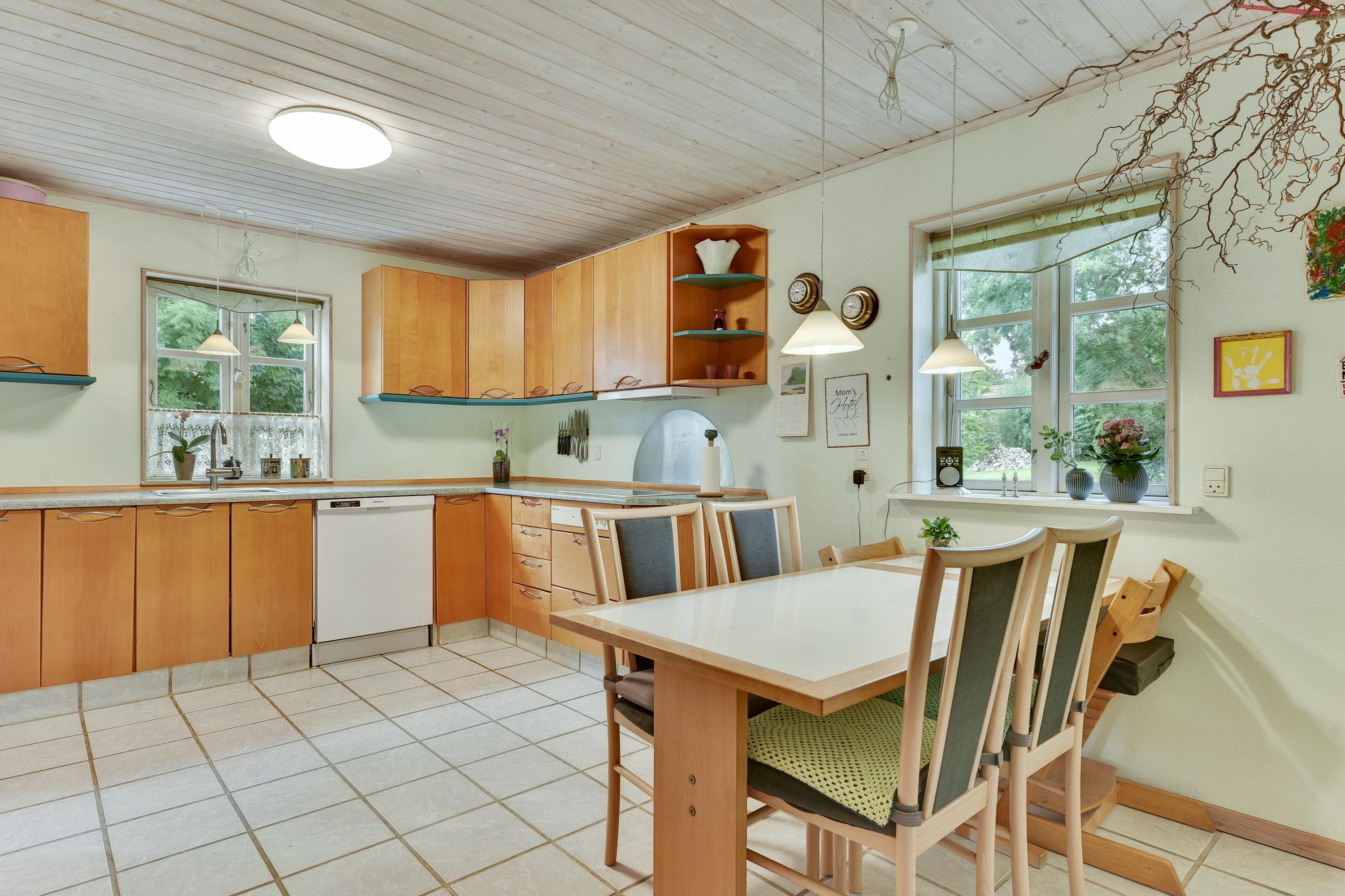 Fremhævet køkken billede i fuldskærmstilstand. Billede af Kirkebro 13, Breth, 7150 Barrit