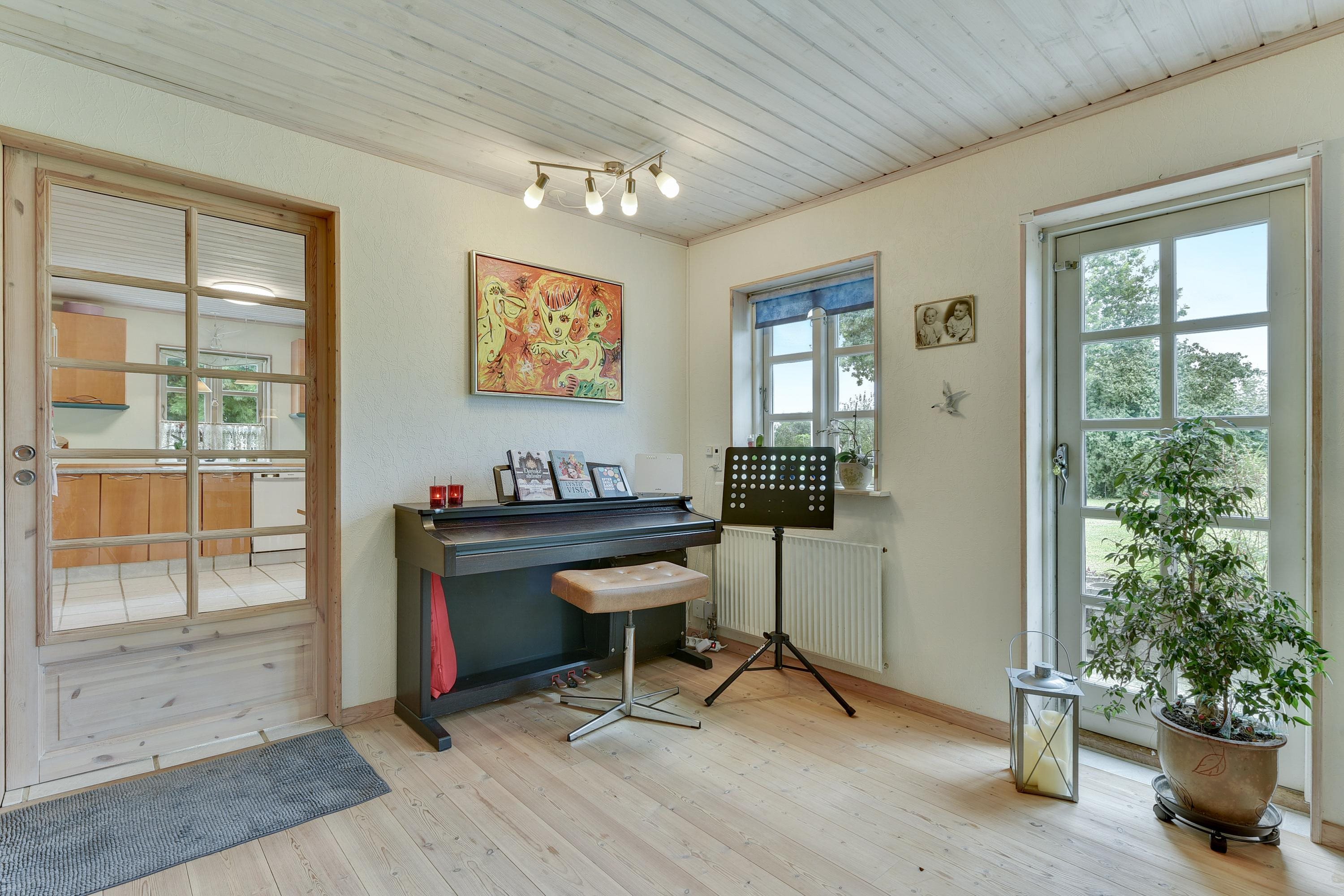 Fremhævet stue billede i fuldskærmstilstand. Billede af Kirkebro 13, Breth, 7150 Barrit