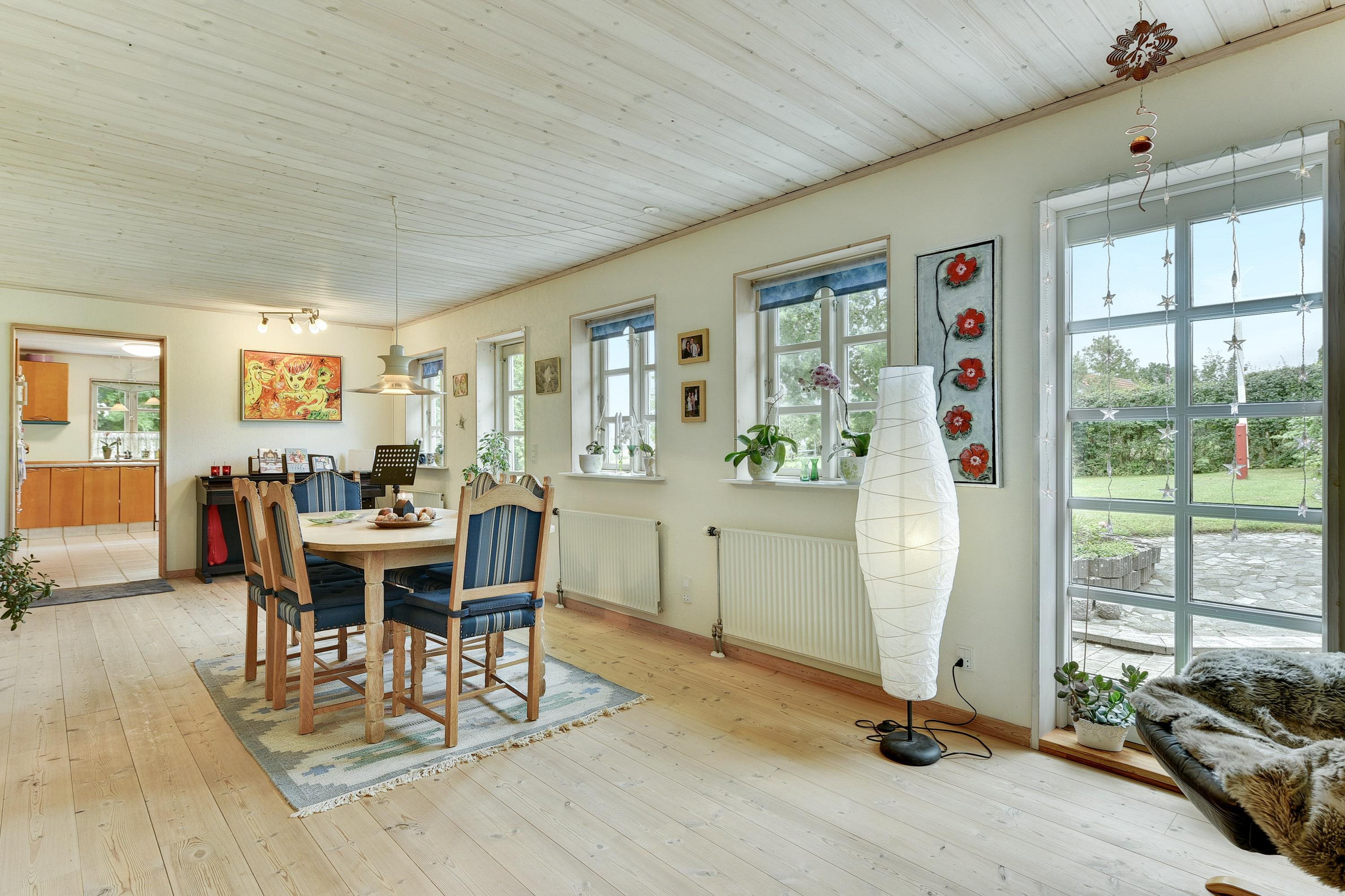 Fremhævet stue billede i fuldskærmstilstand. Billede af Kirkebro 13, Breth, 7150 Barrit