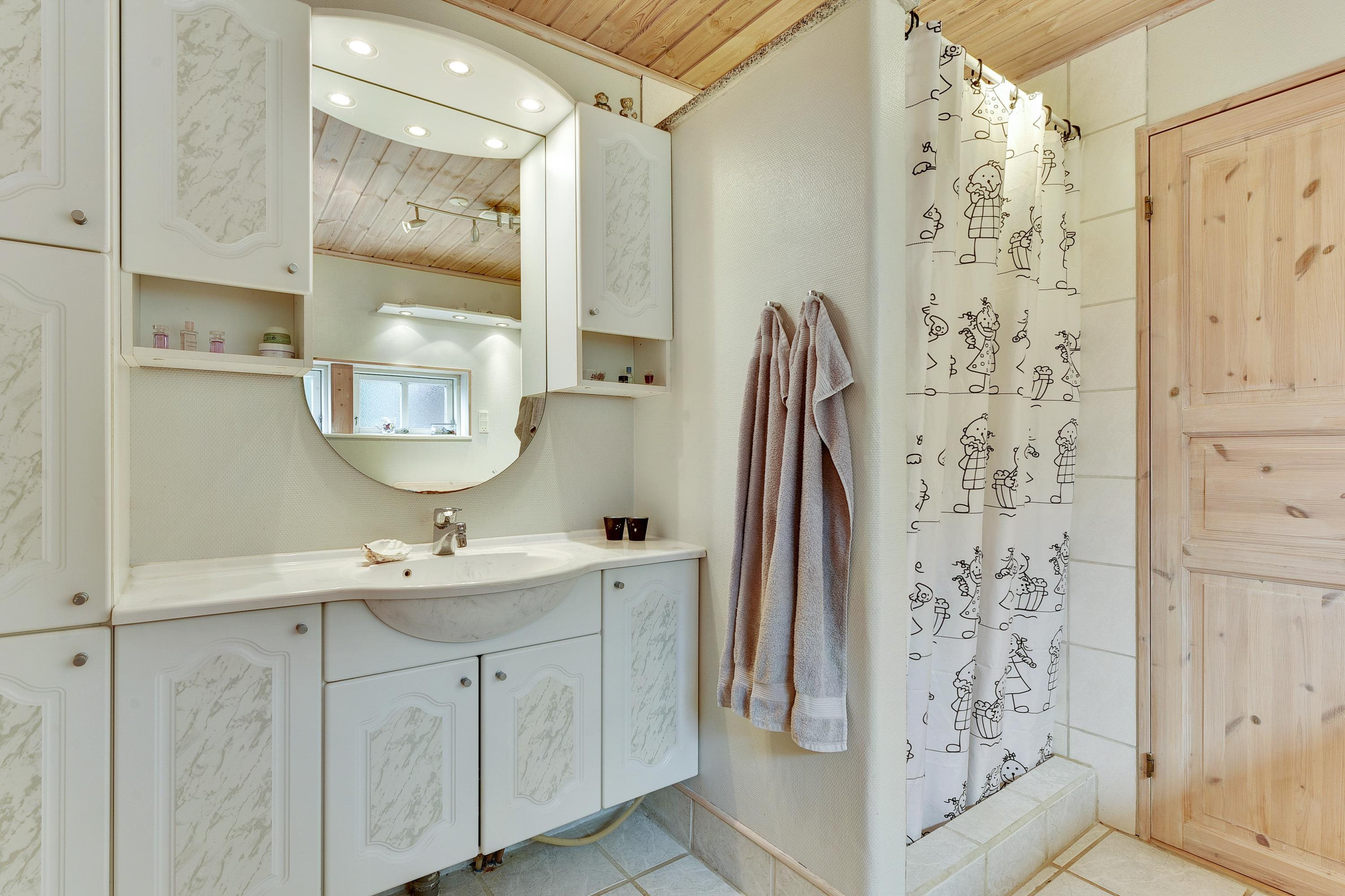 Fremhævet badeværelse billede i fuldskærmstilstand. Billede af Kirkebro 13, Breth, 7150 Barrit