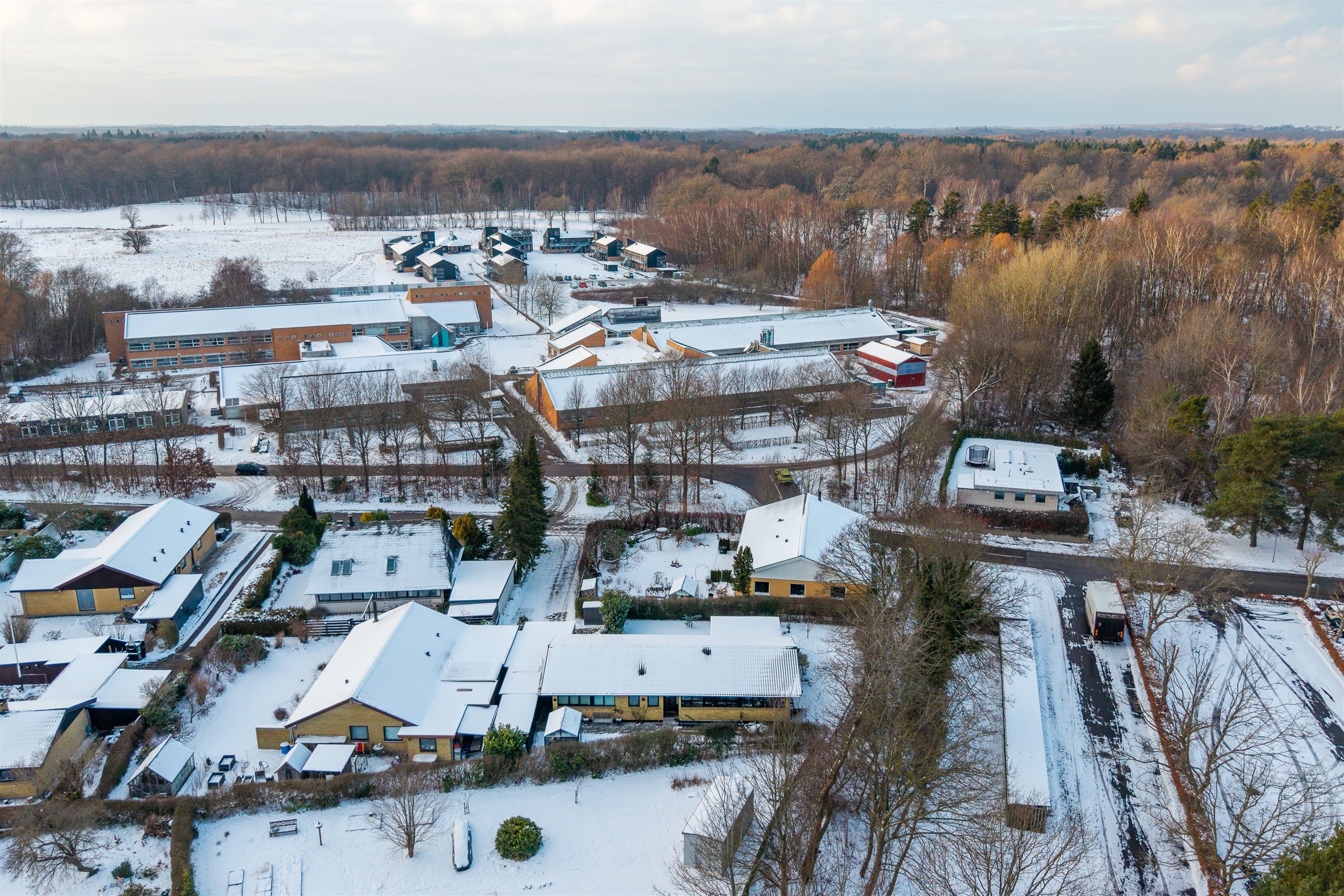Fremhævet luftfoto billede i fuldskærmstilstand. Billede af Rasmus Knudsens Vej 36, 3000 Helsingør
