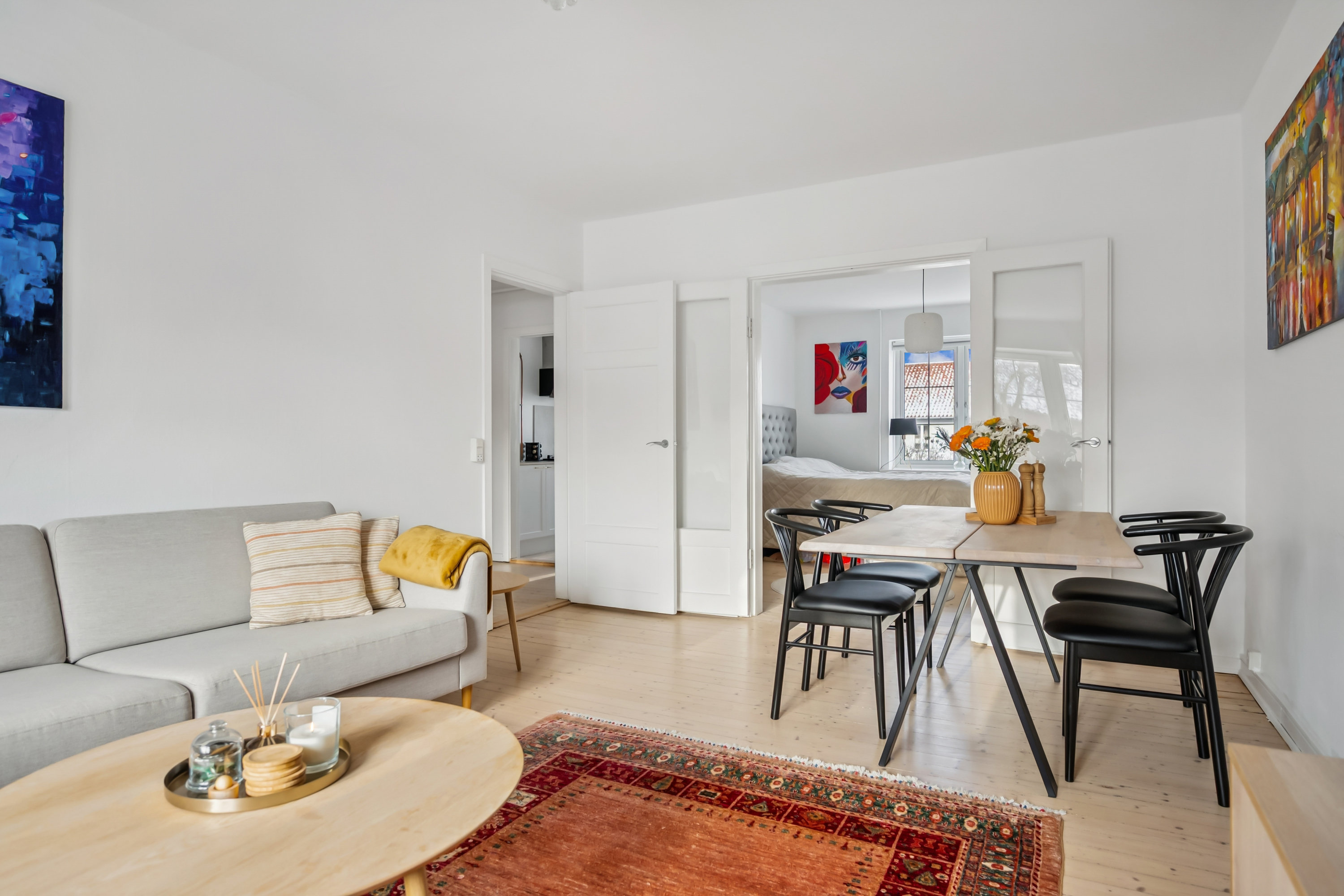 Fremhævet stue billede i fuldskærmstilstand. Billede af Christian X's Alle 29, 1. tv., 2800 Kongens Lyngby