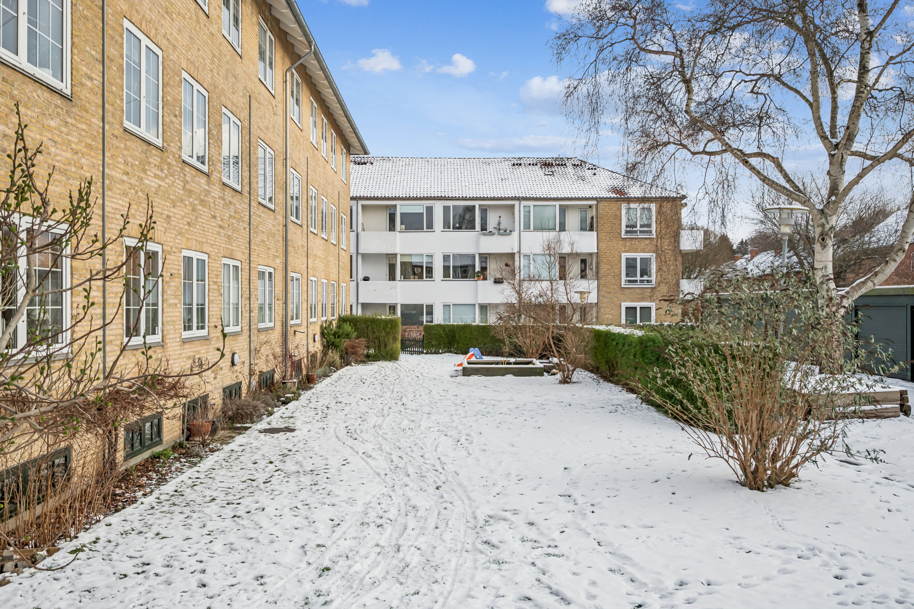 Fremhævet andet billede i fuldskærmstilstand. Billede af Christian X's Alle 29, 1. tv., 2800 Kongens Lyngby