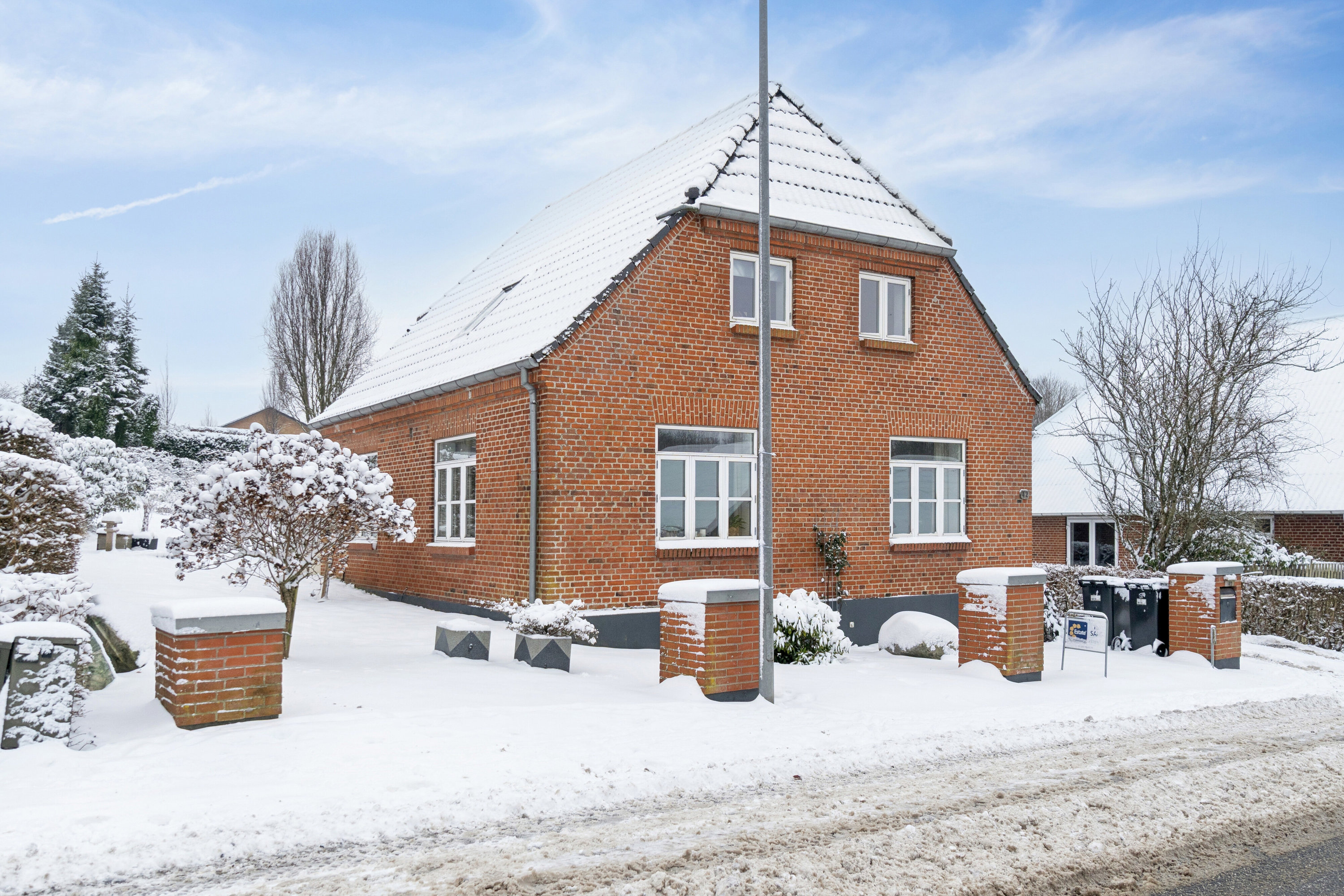 Miniaturebillede 1: set fra vejen. Billede af Søndergade 42, 6040 Egtved