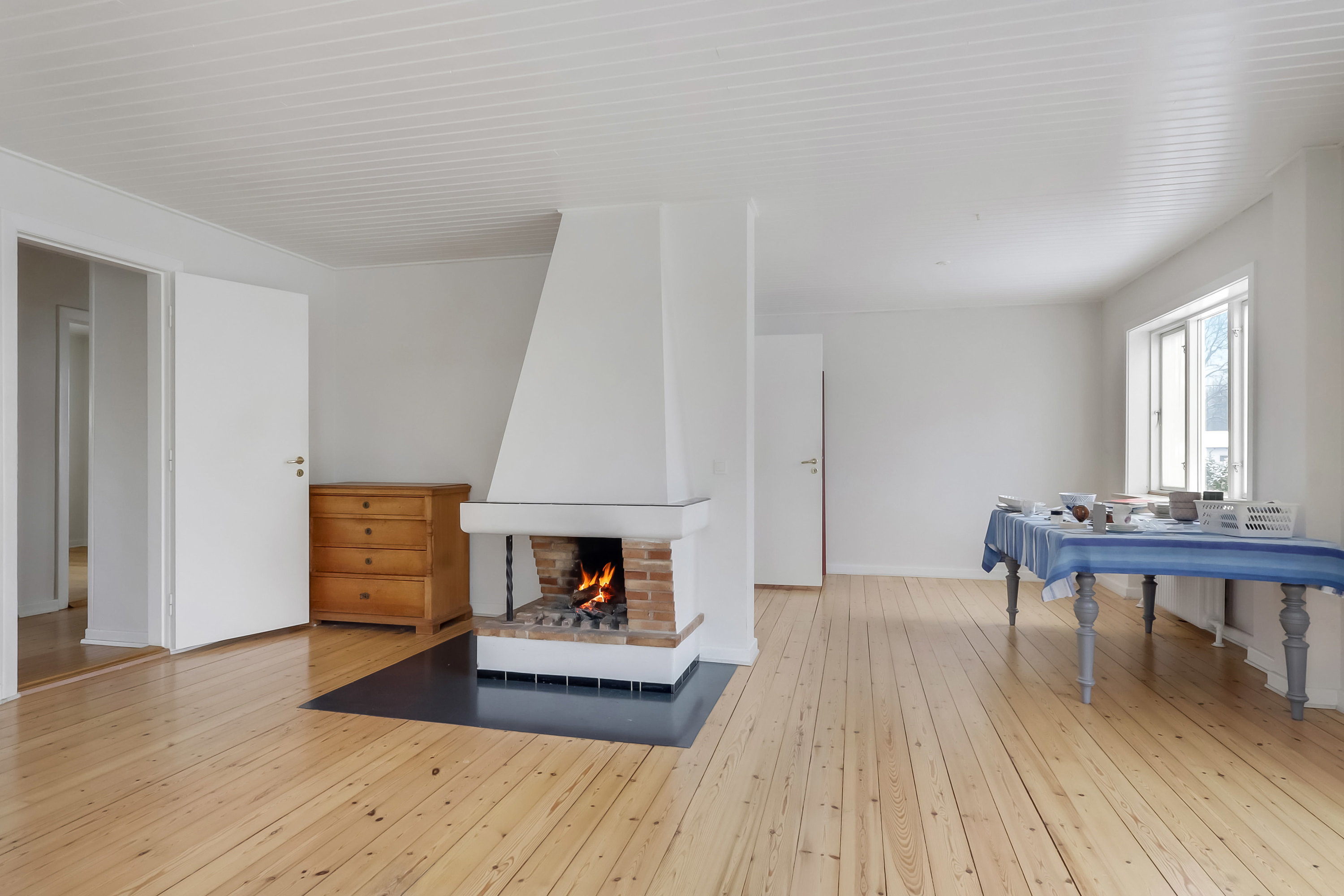 Fremhævet stue billede i fuldskærmstilstand. Billede af Klampenborgvej 53, 5700 Svendborg