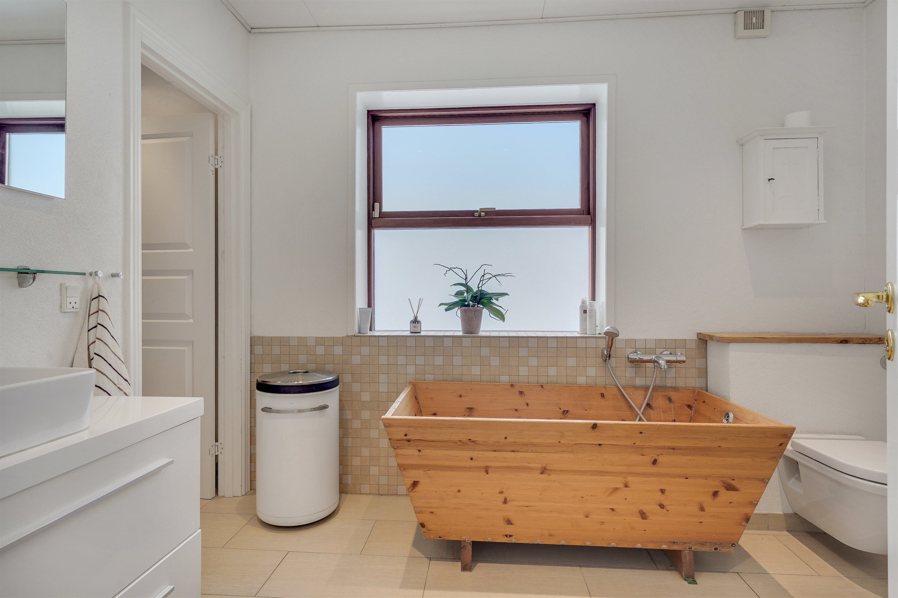 Fremhævet badeværelse billede i fuldskærmstilstand. Billede af Ingemanns Alle 149, 6700 Esbjerg