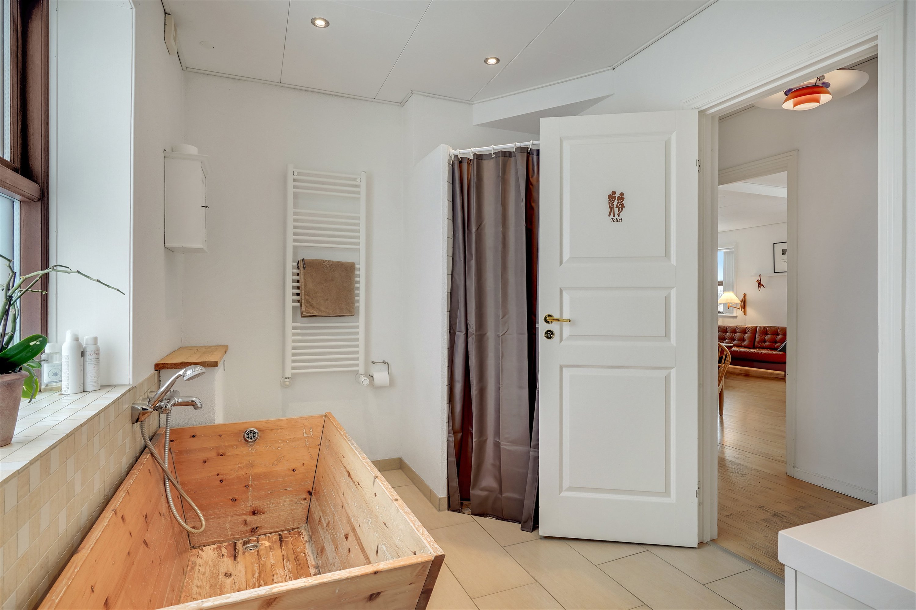 Fremhævet badeværelse billede i fuldskærmstilstand. Billede af Ingemanns Alle 149, 6700 Esbjerg