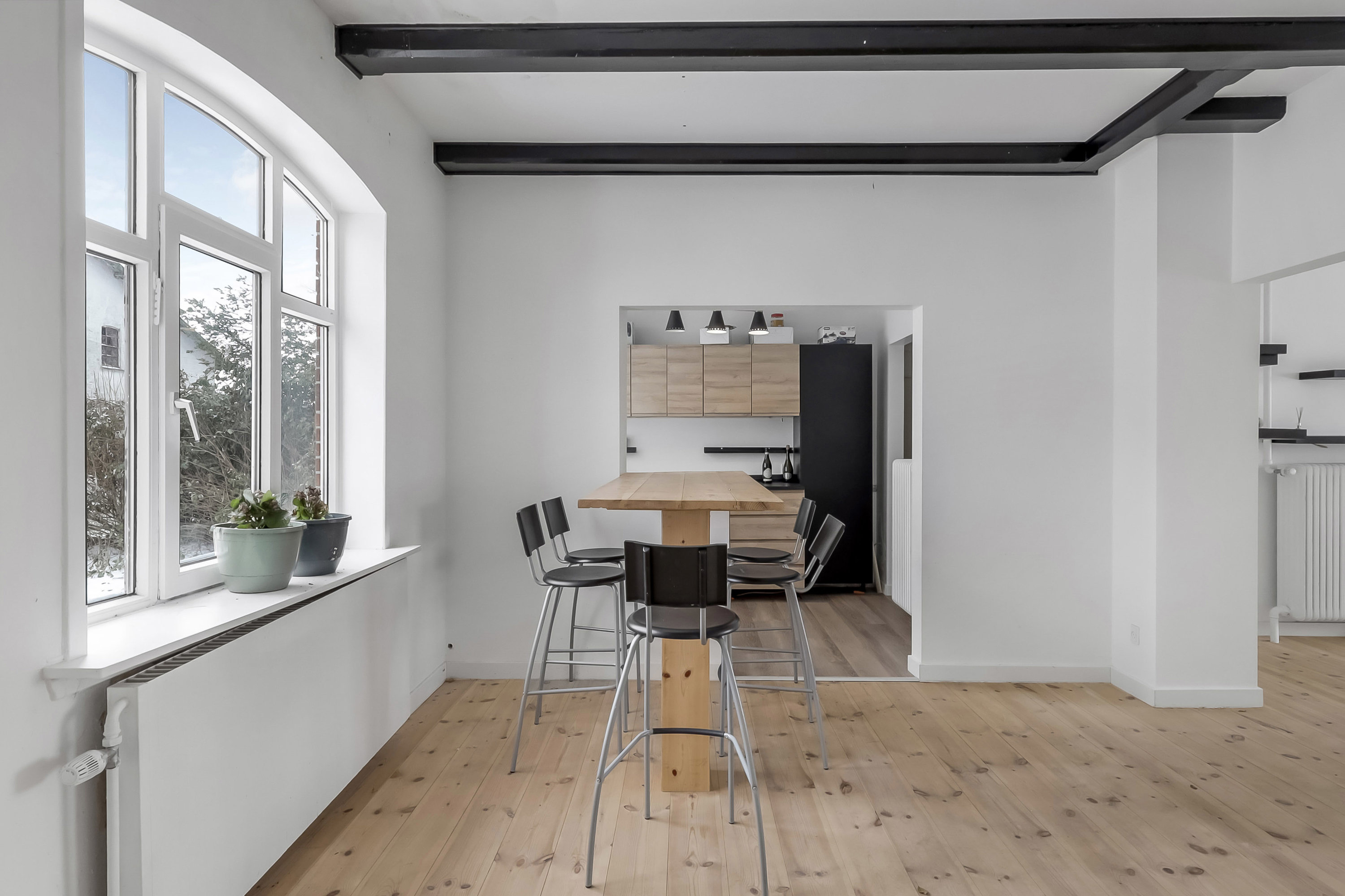 Fremhævet stue billede i fuldskærmstilstand. Billede af Dyrebjergvej 1, 5772 Kværndrup