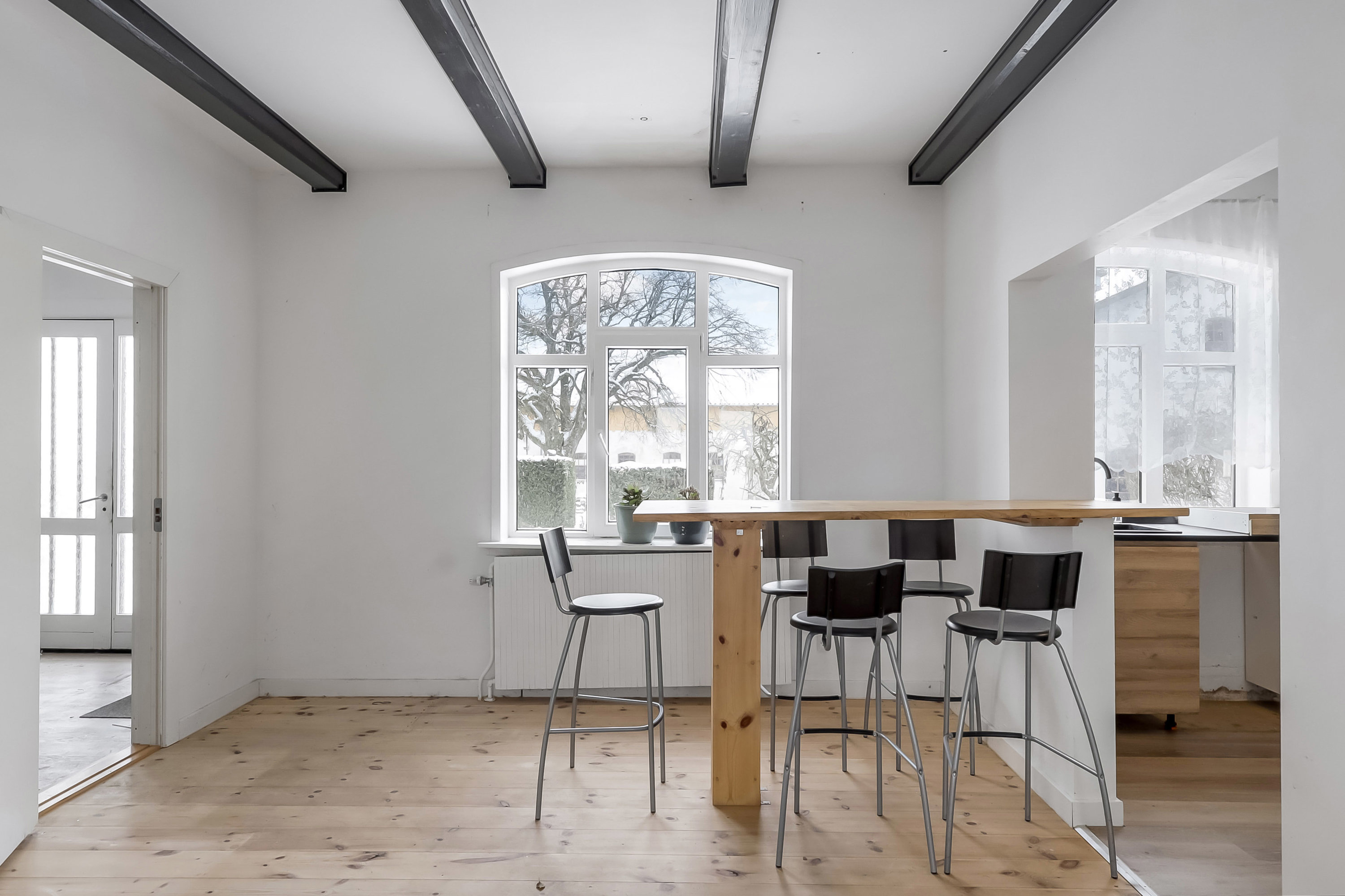 Fremhævet stue billede i fuldskærmstilstand. Billede af Dyrebjergvej 1, 5772 Kværndrup