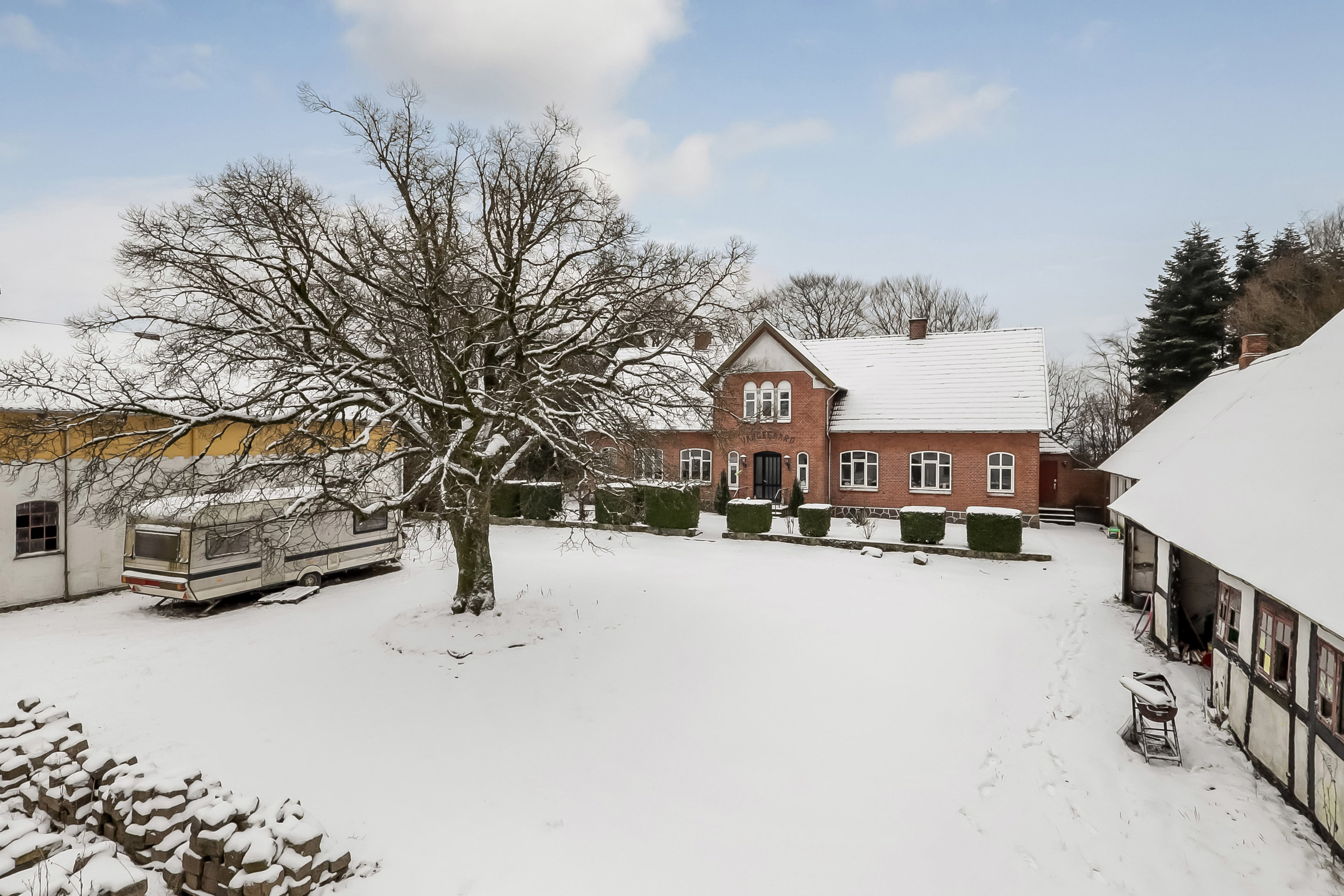 Fremhævet ejendommen billede i fuldskærmstilstand. Billede af Dyrebjergvej 1, 5772 Kværndrup