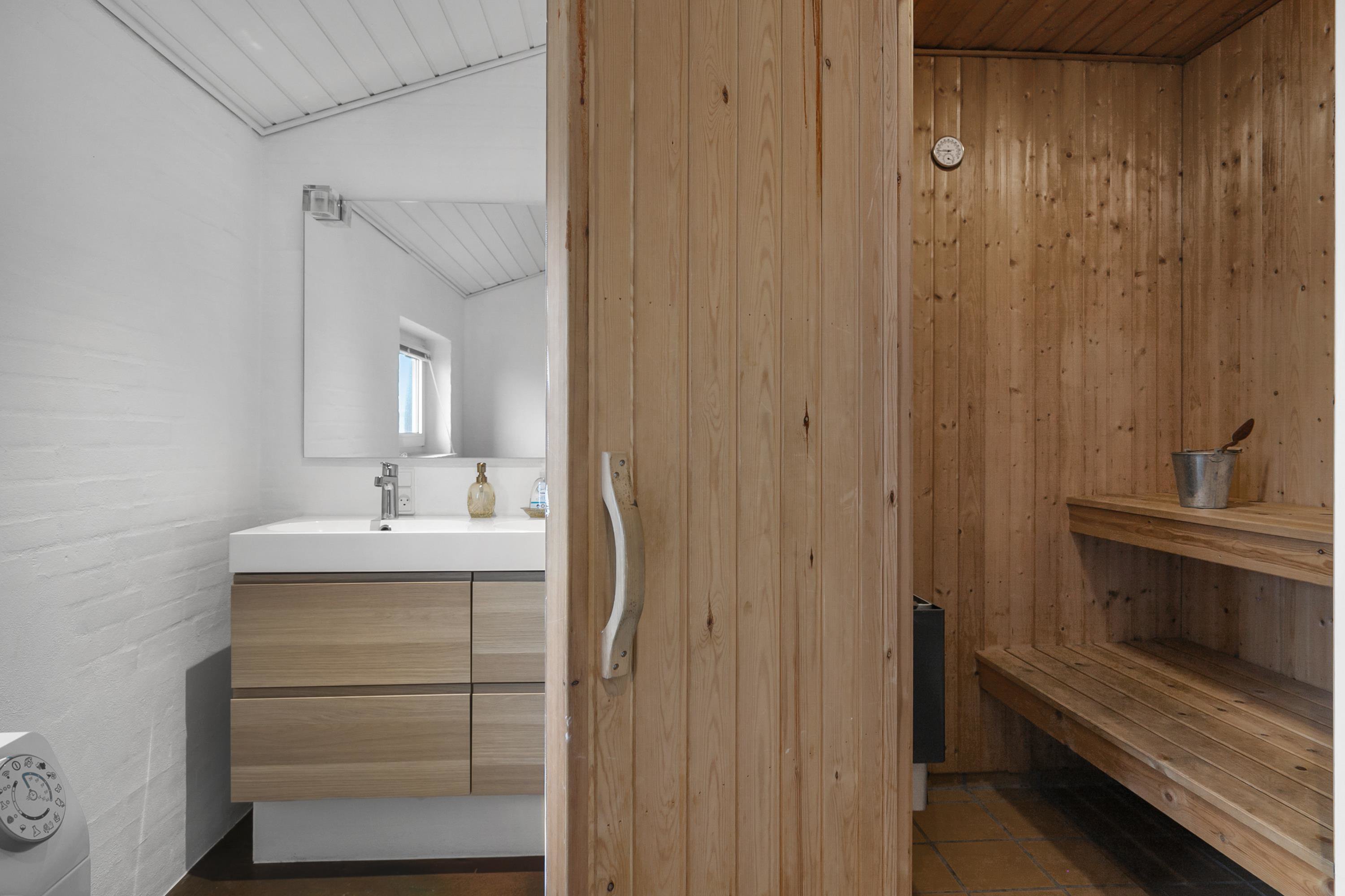 Fremhævet  billede i fuldskærmstilstand. Billede af Granvej 35, Aargab, 6960 Hvide Sande