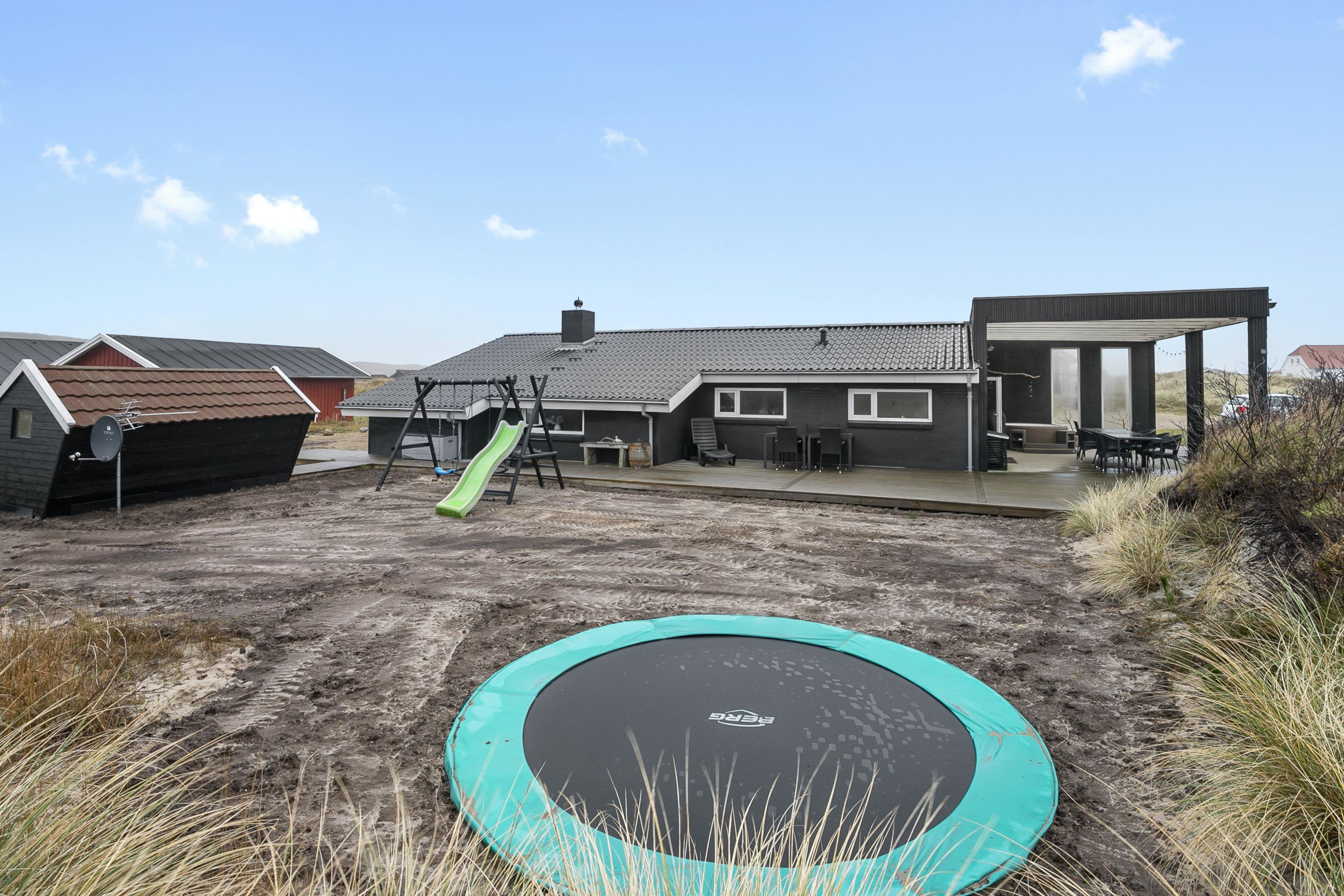 Fremhævet  billede i fuldskærmstilstand. Billede af Granvej 35, Aargab, 6960 Hvide Sande