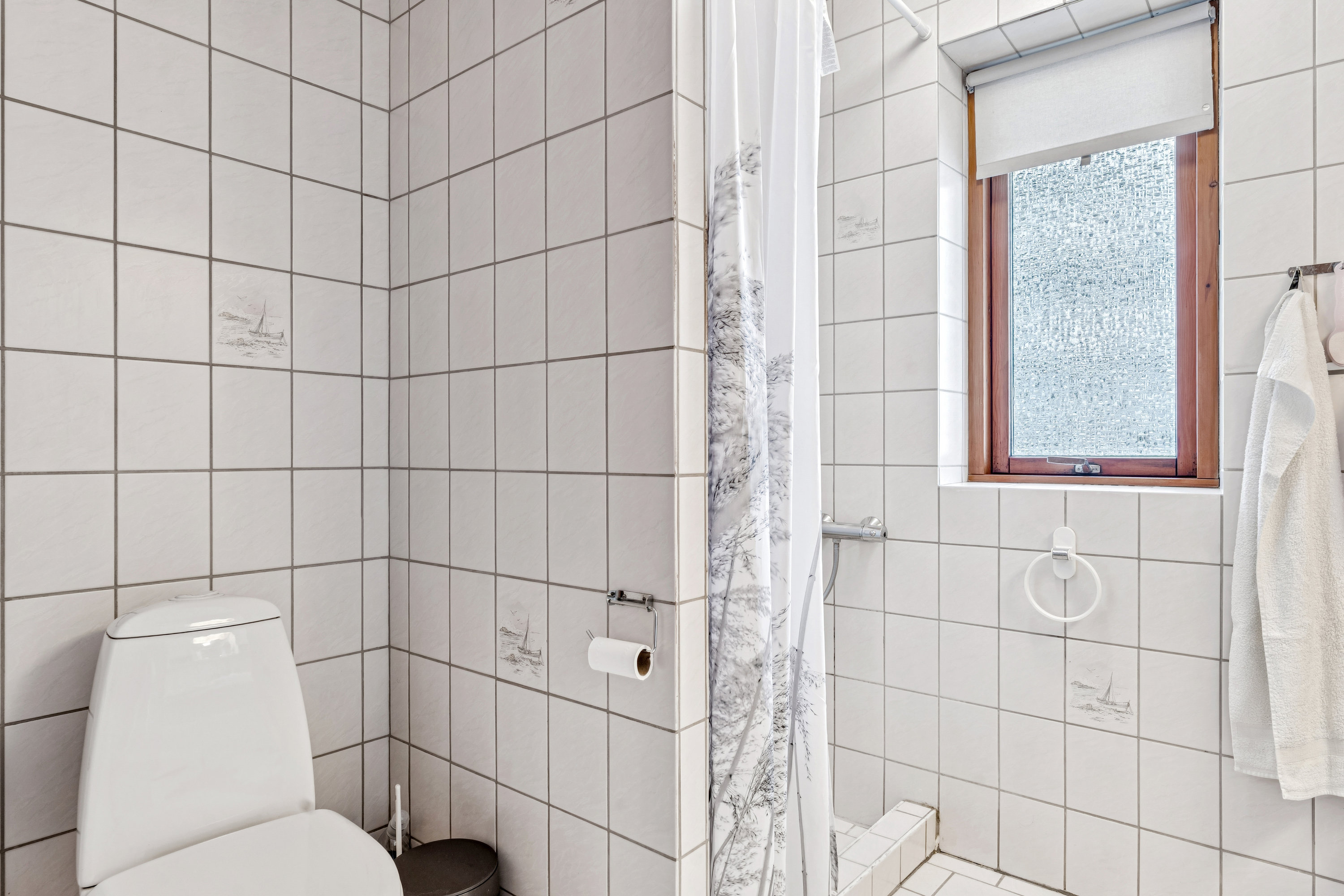 Fremhævet badeværelse billede i fuldskærmstilstand. Billede af Spættevej 42, Ø Snede, 8723 Løsning