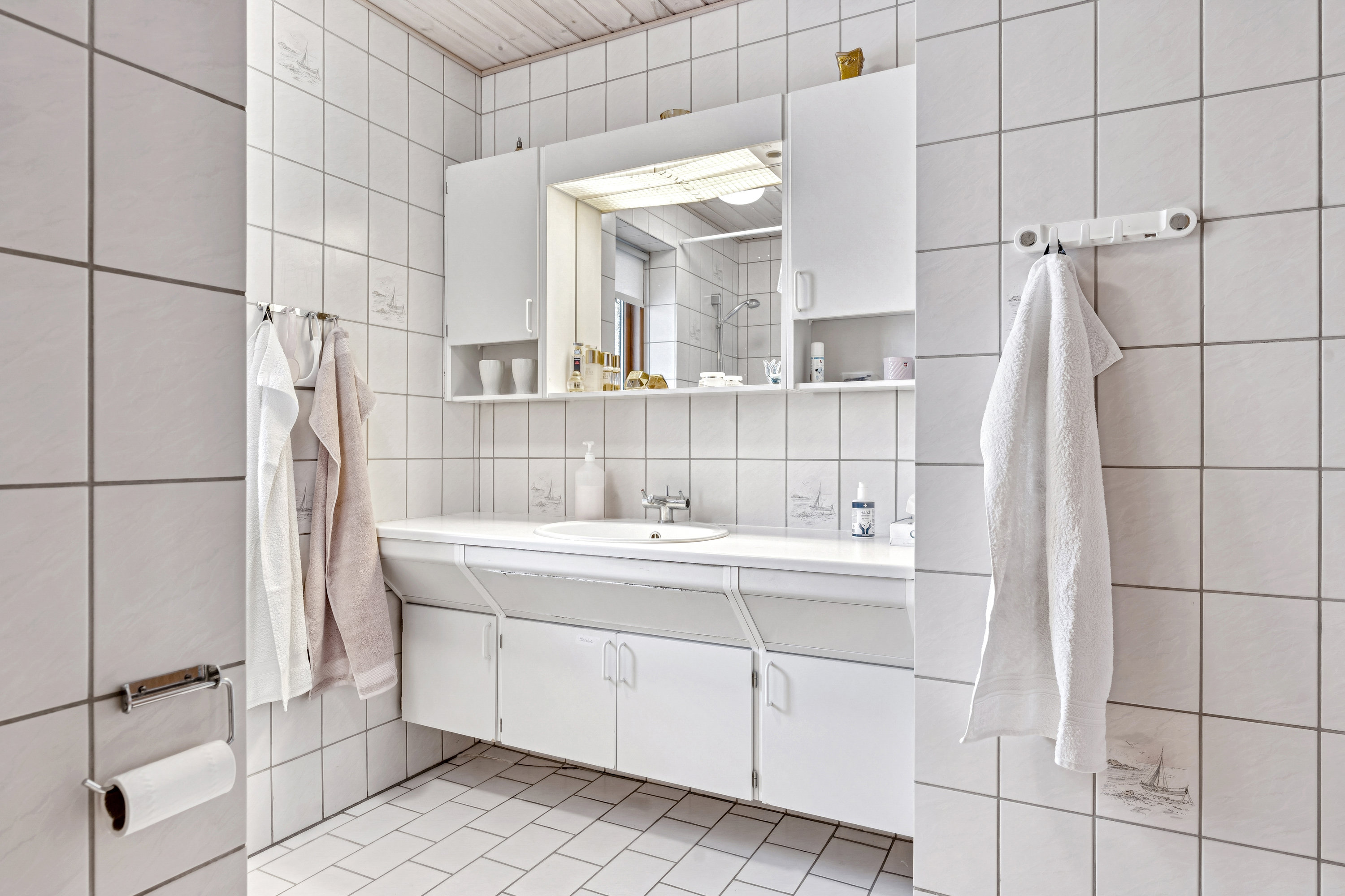 Fremhævet badeværelse billede i fuldskærmstilstand. Billede af Spættevej 42, Ø Snede, 8723 Løsning