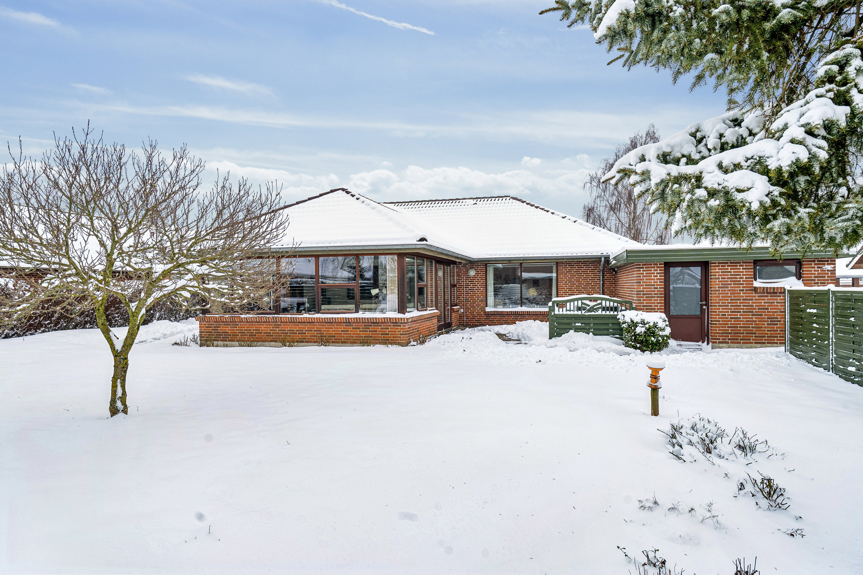 Villa: Ejendommen på Spættevej 42, Ø Snede, 8723 Løsning