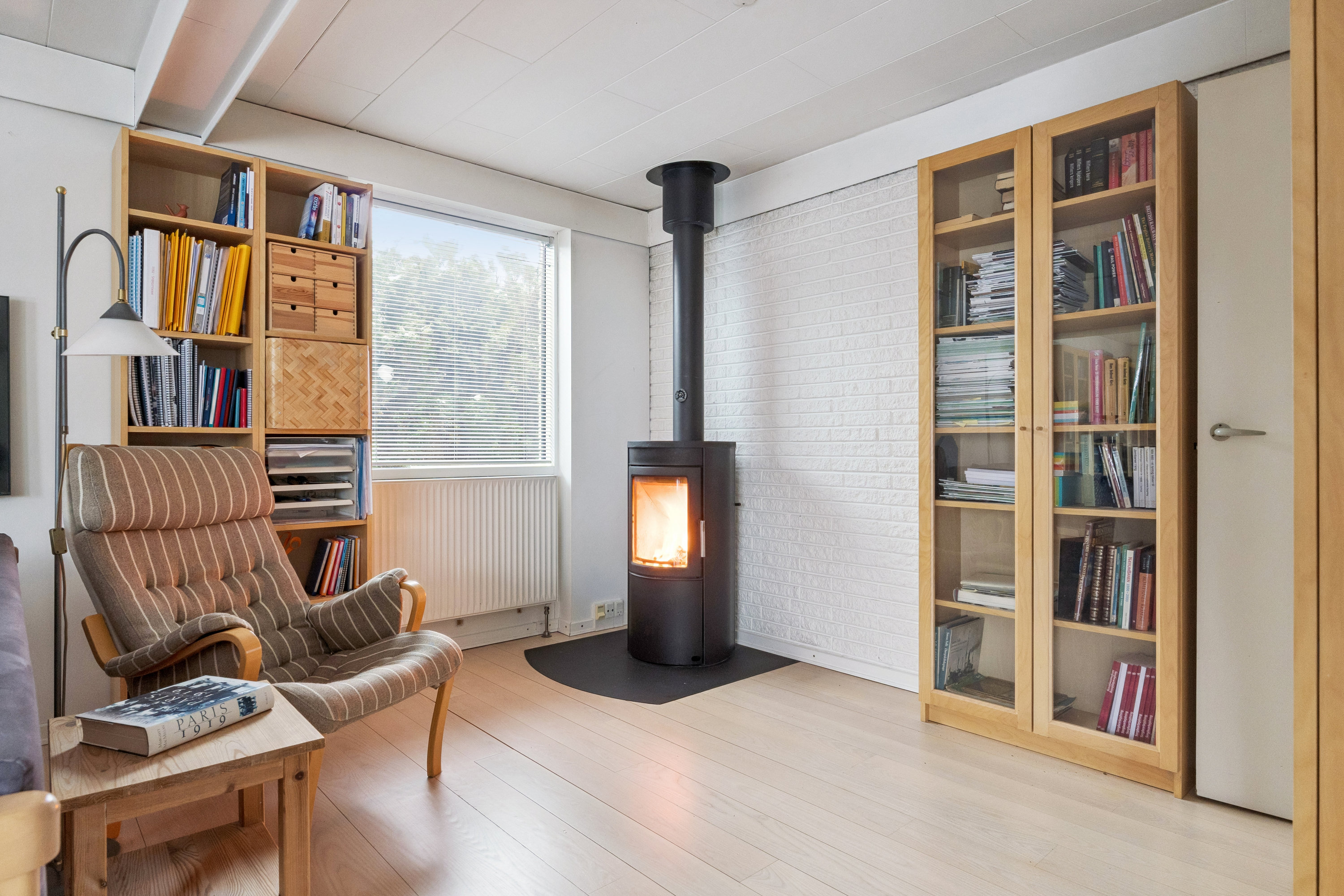 Fremhævet stue billede i fuldskærmstilstand. Billede af Sommerbuen 37, 2750 Ballerup